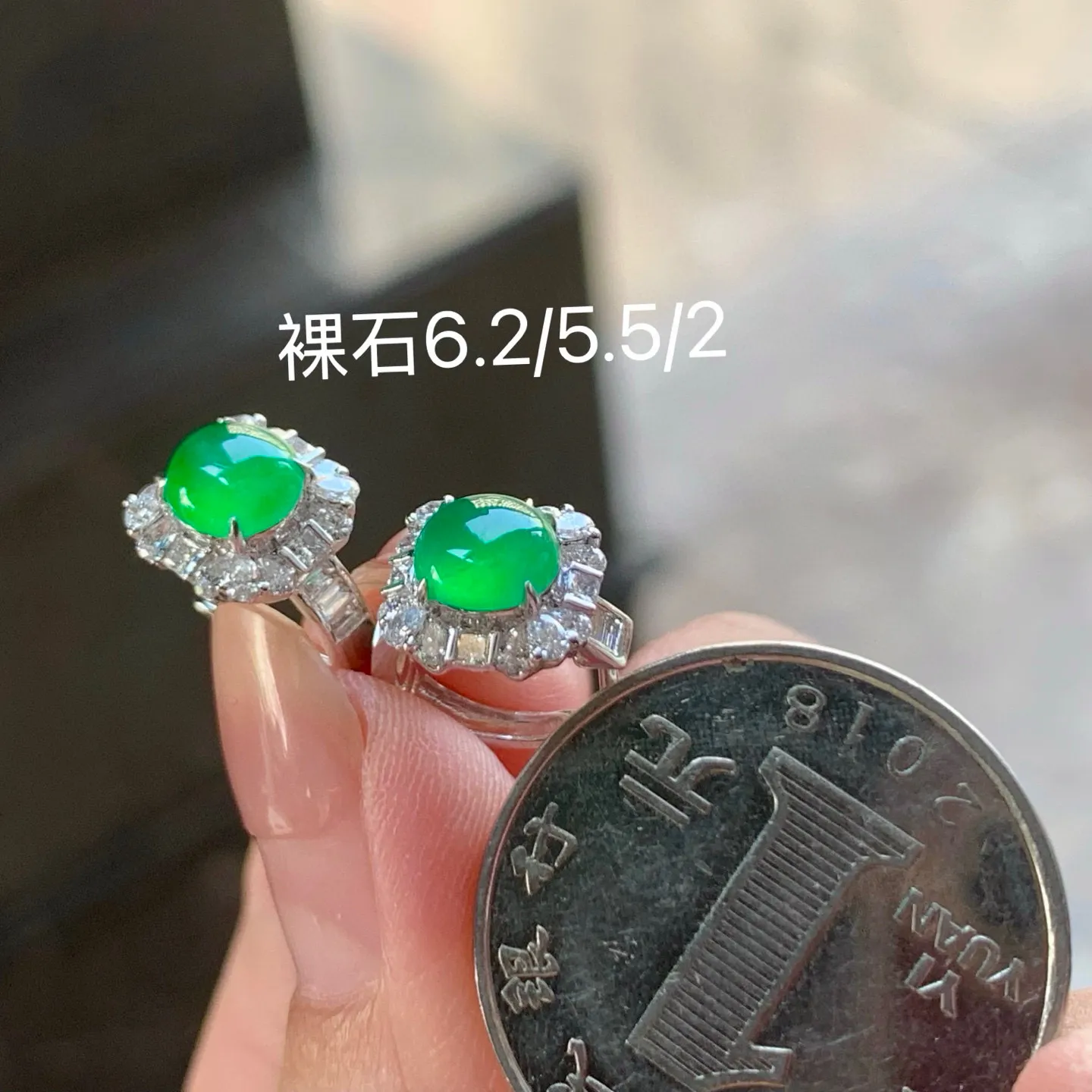 冰种满色耳环
真金镶嵌 精致