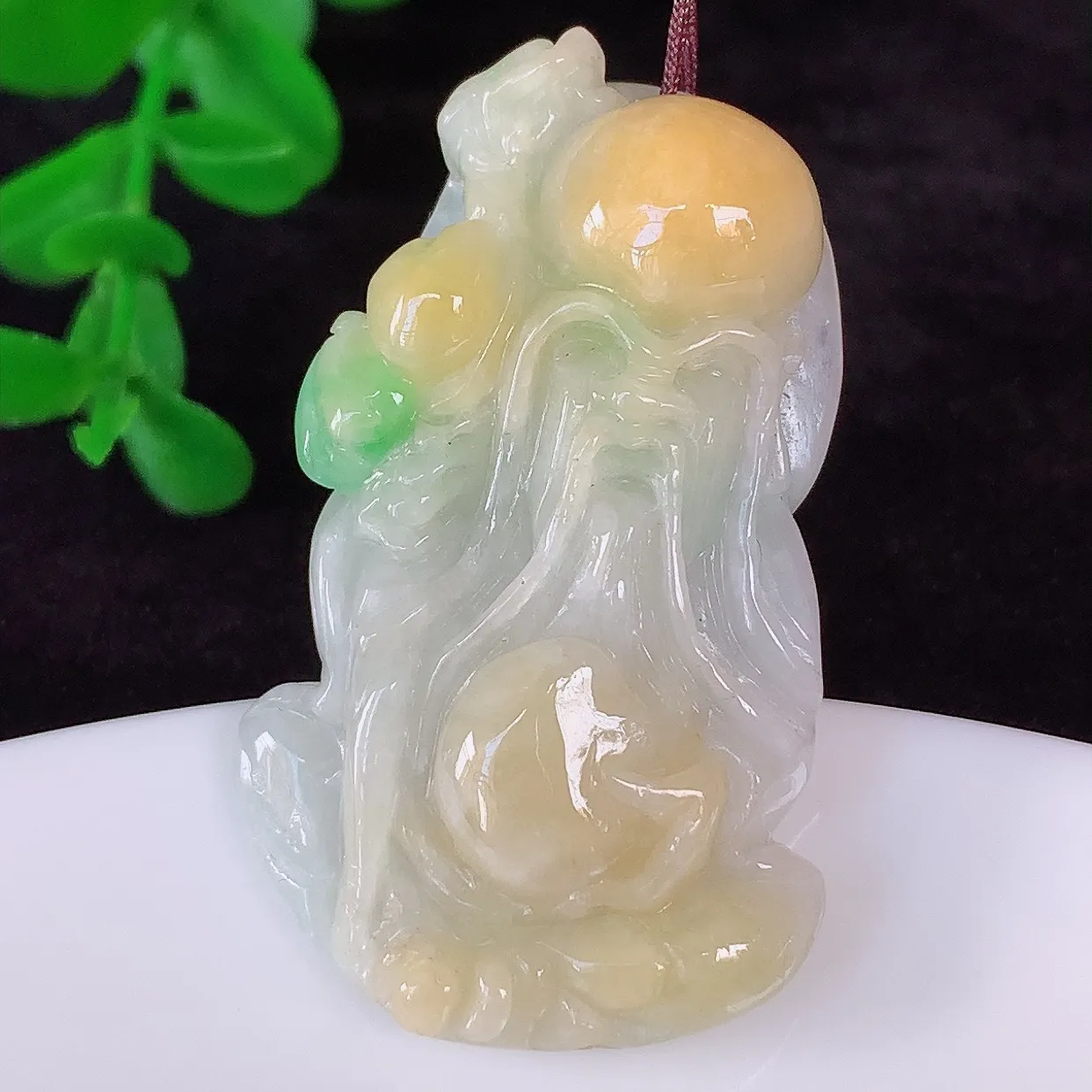 自然光实拍，冰润冰糯种双彩黄加绿翡翠寿星公吊坠，种老水足，翠色灵动，寓意美好，佩戴时尚出众！#87.21