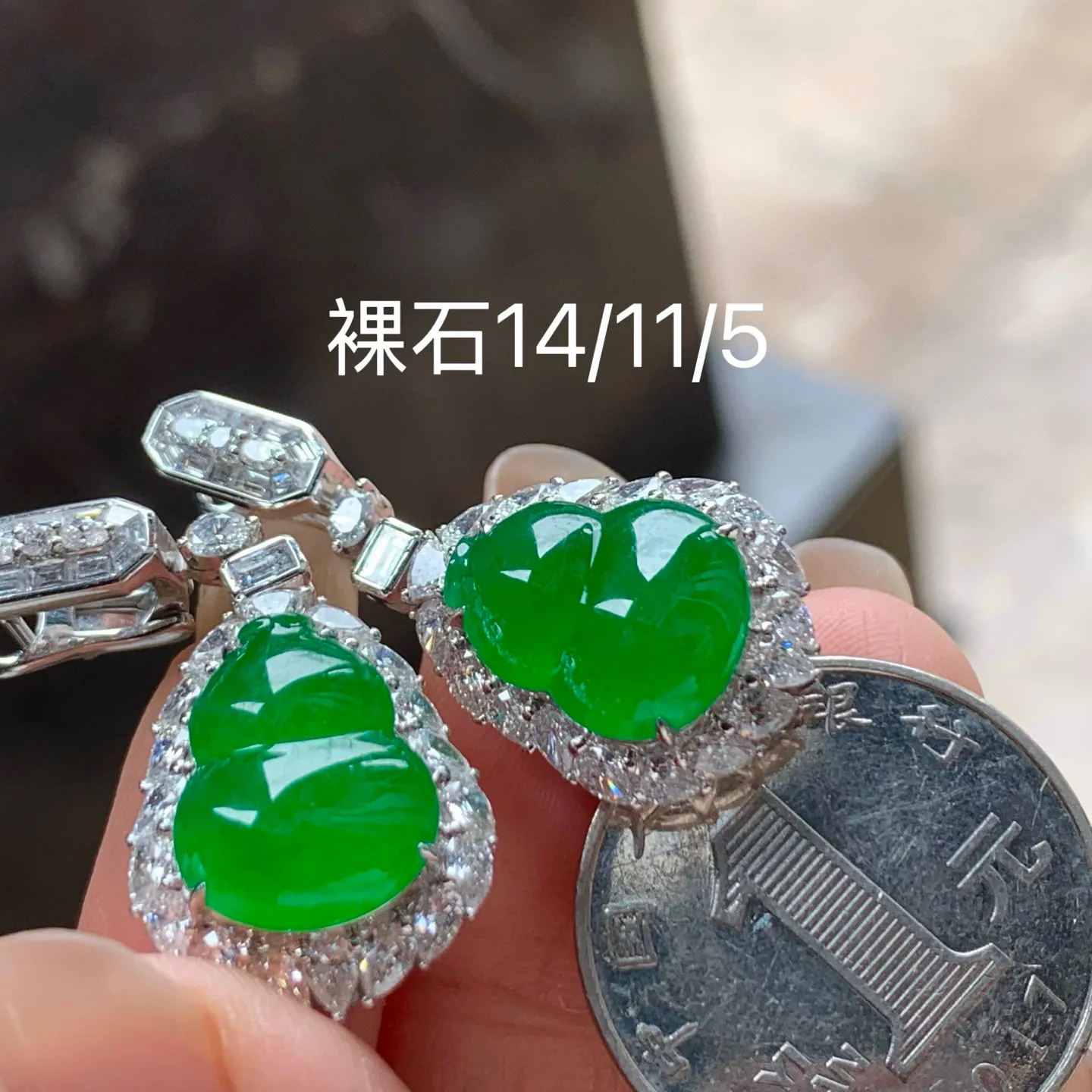 冰种辣绿葫芦耳坠
真金镶嵌 大气