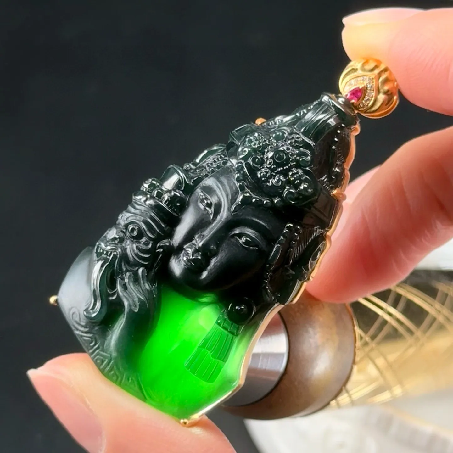 精品18k墨翠扎基拉姆