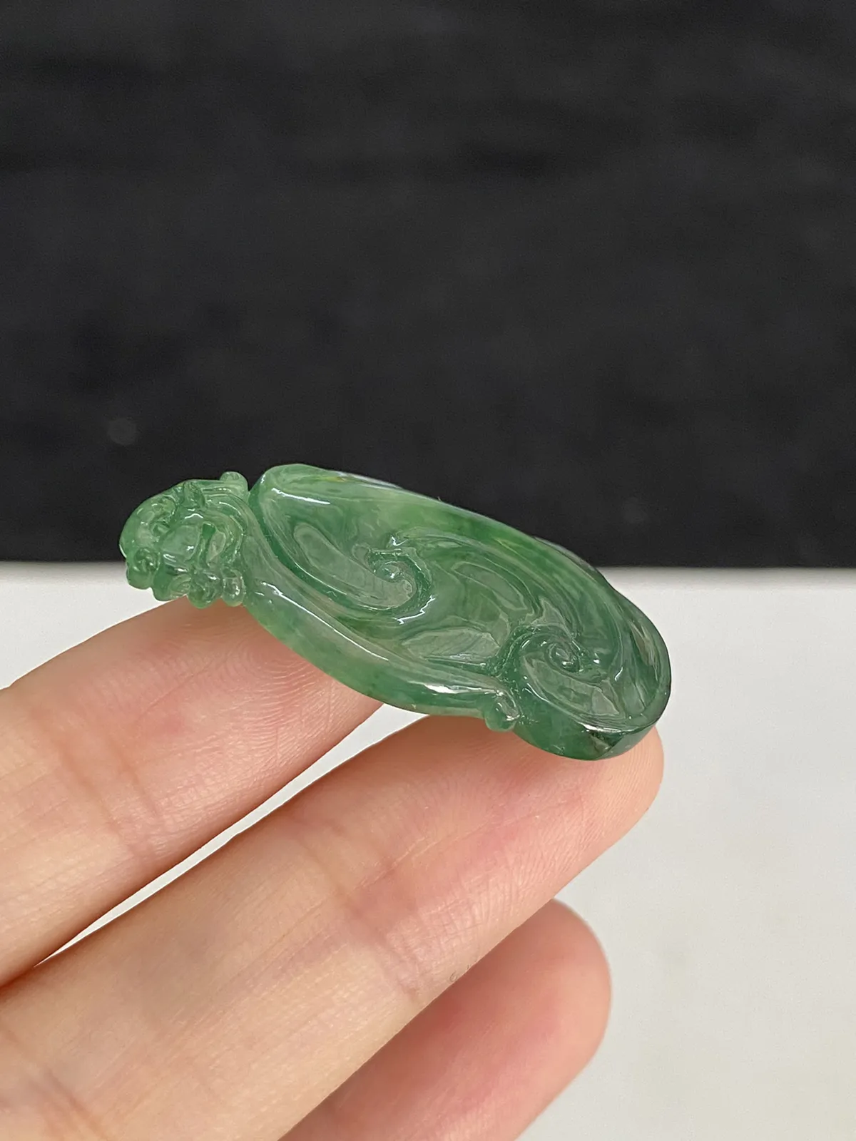 翡翠冰糯种浅绿色如意