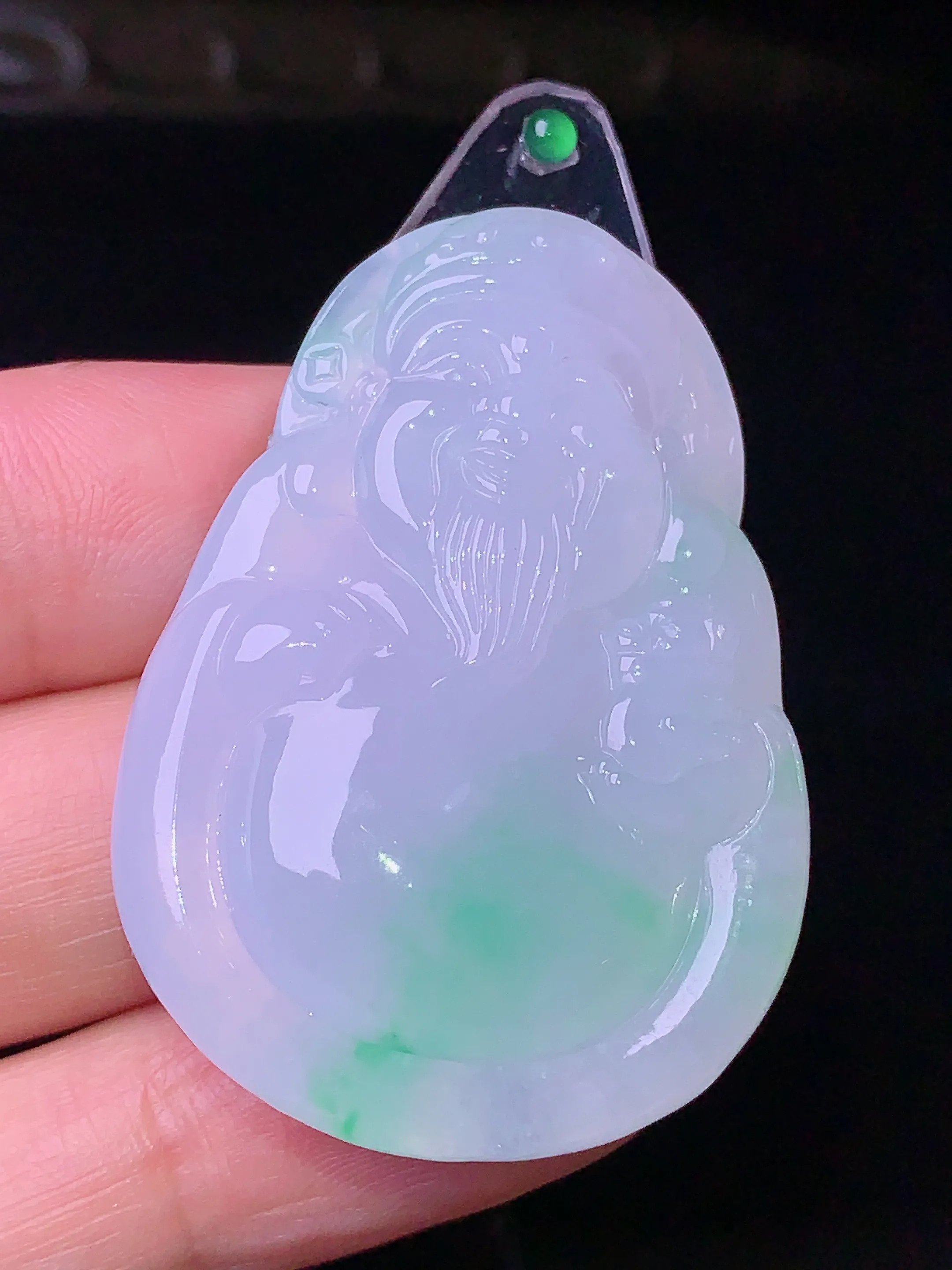 镶嵌款 飘绿财神吊坠 玉质细腻 水润亮眼  整体尺寸43*30*6.2