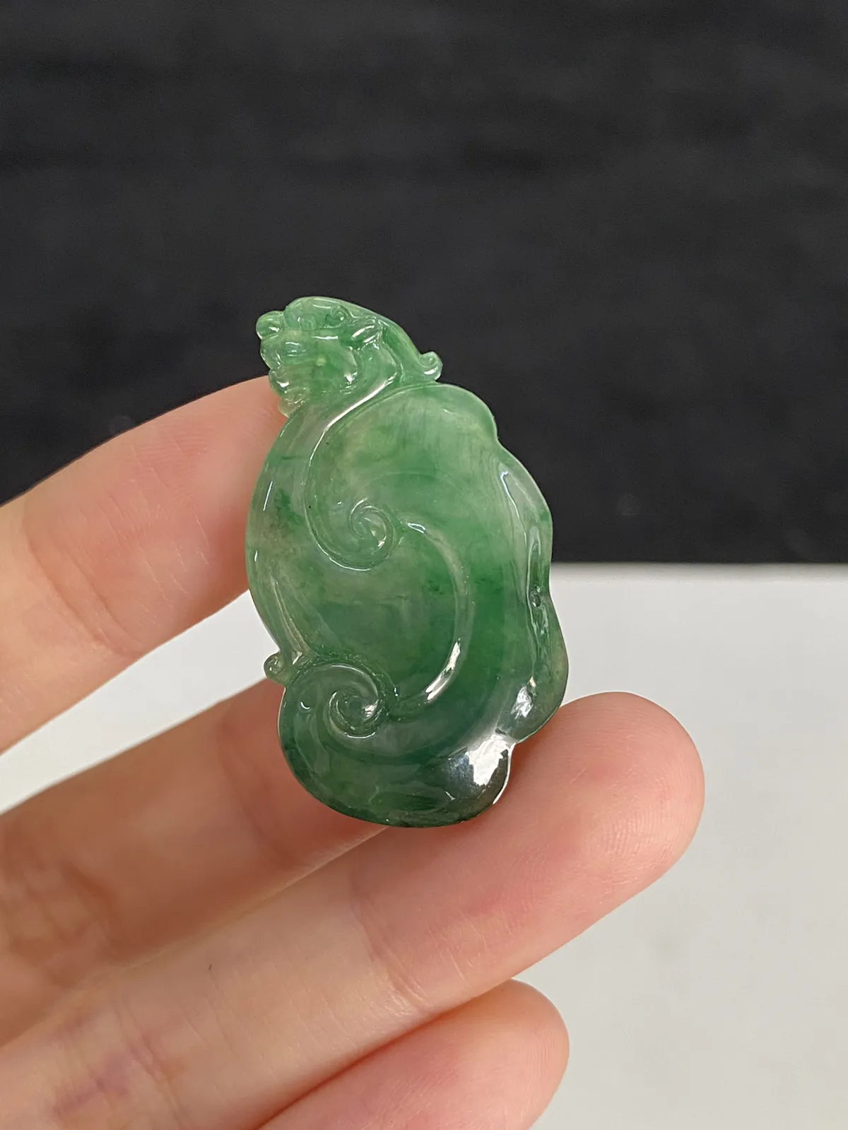 翡翠冰糯种浅绿色如意