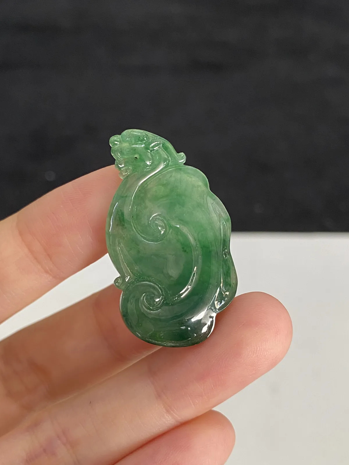 翡翠冰糯种浅绿色如意