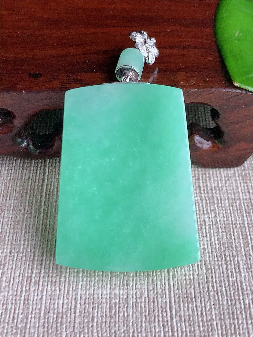 a货翡翠老坑冰种18K金镶嵌满绿无事牌吊坠 尺寸53×36.7×29×5mm 重量18.20g 06