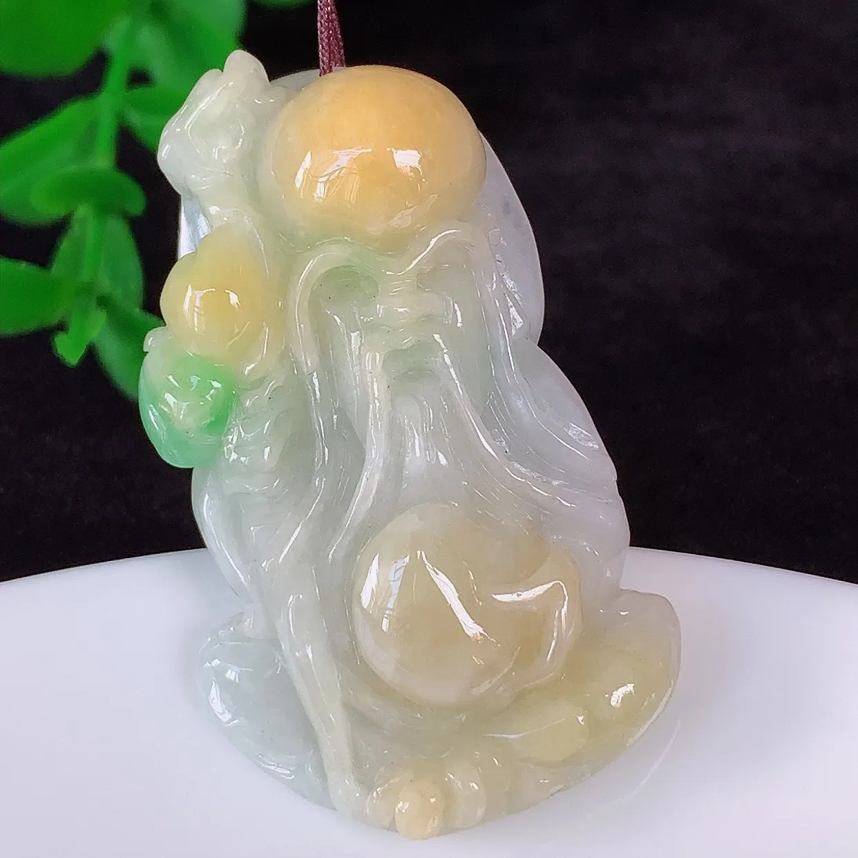 自然光实拍，冰润冰糯种双彩黄加绿翡翠寿星公吊坠，种老水足，翠色灵动，寓意美好，佩戴时尚出众！#87.21