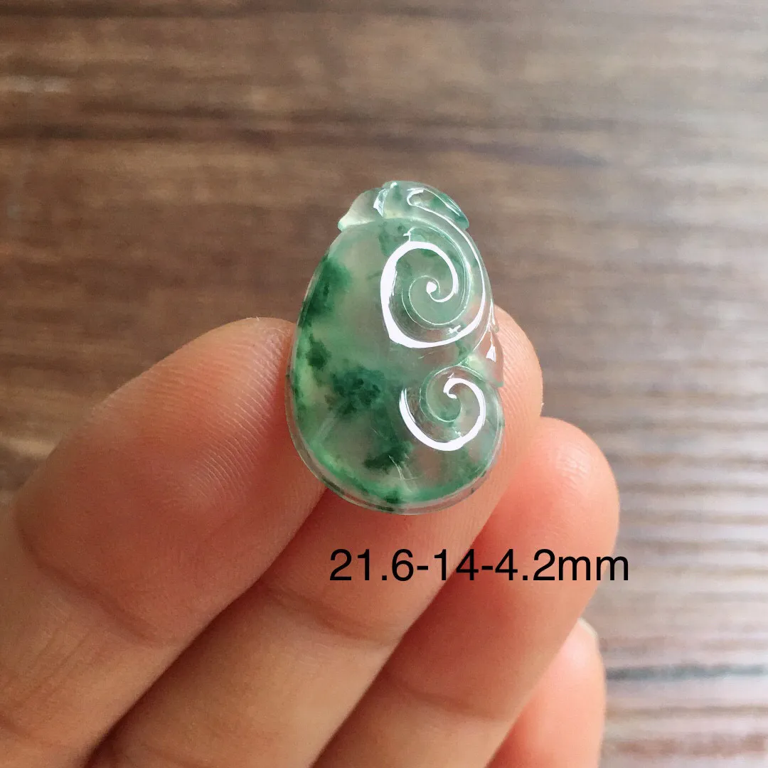 冰飘花如意，冰润光泽，玉质细腻，种水足，整体尺寸21.6*14*4.2
