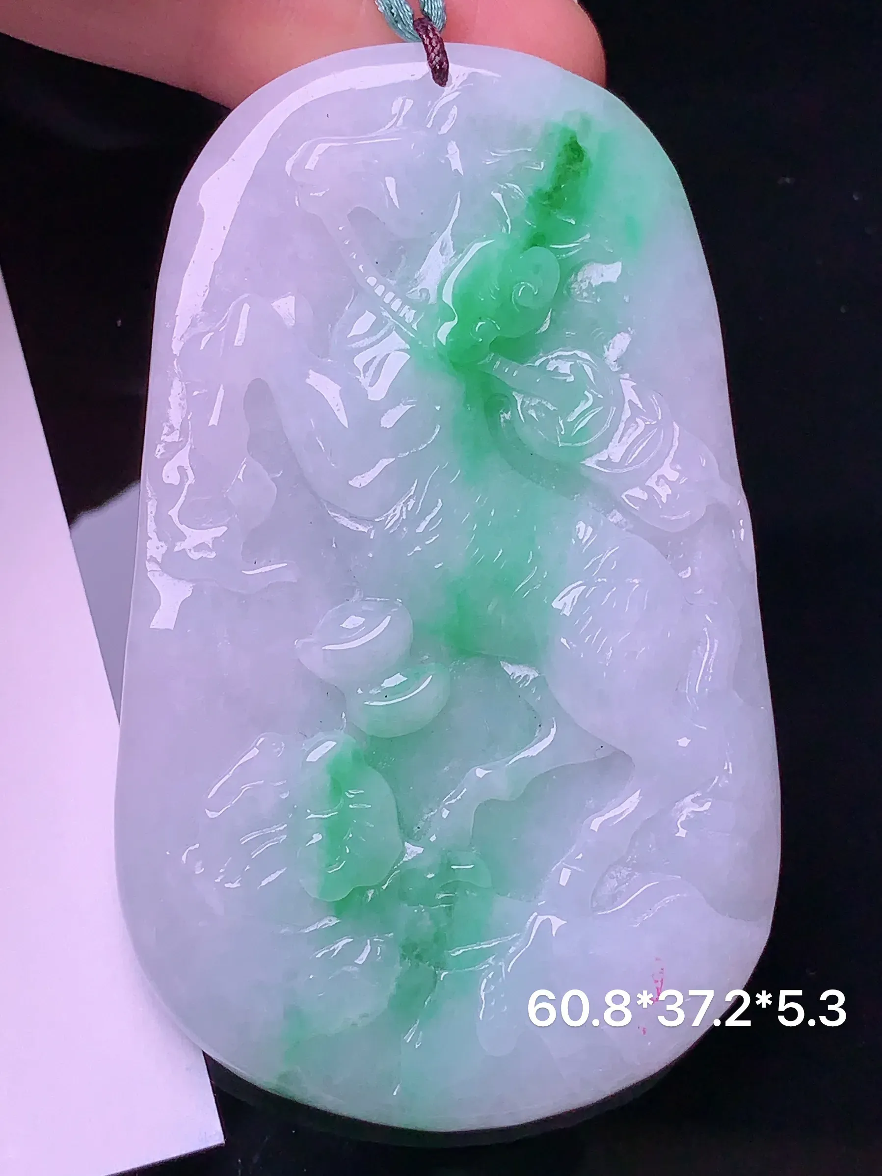 飘绿马上有钱牌吊坠 玉质细腻 水润亮眼  整体尺寸60.8*37.2*5.3