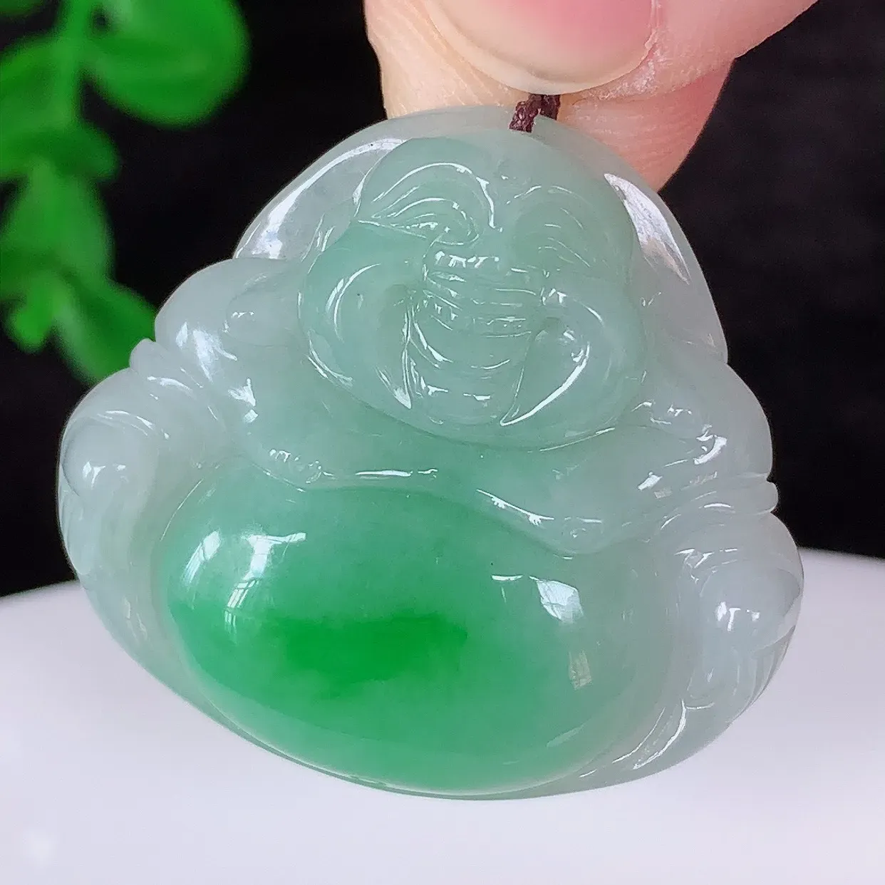 自然光实拍，冰润冰糯种飘阳绿翡翠佛公吊坠，饱满， 佛公亦保平安，寓意有福（佛公）相伴，配戴优雅迷人！#02.21