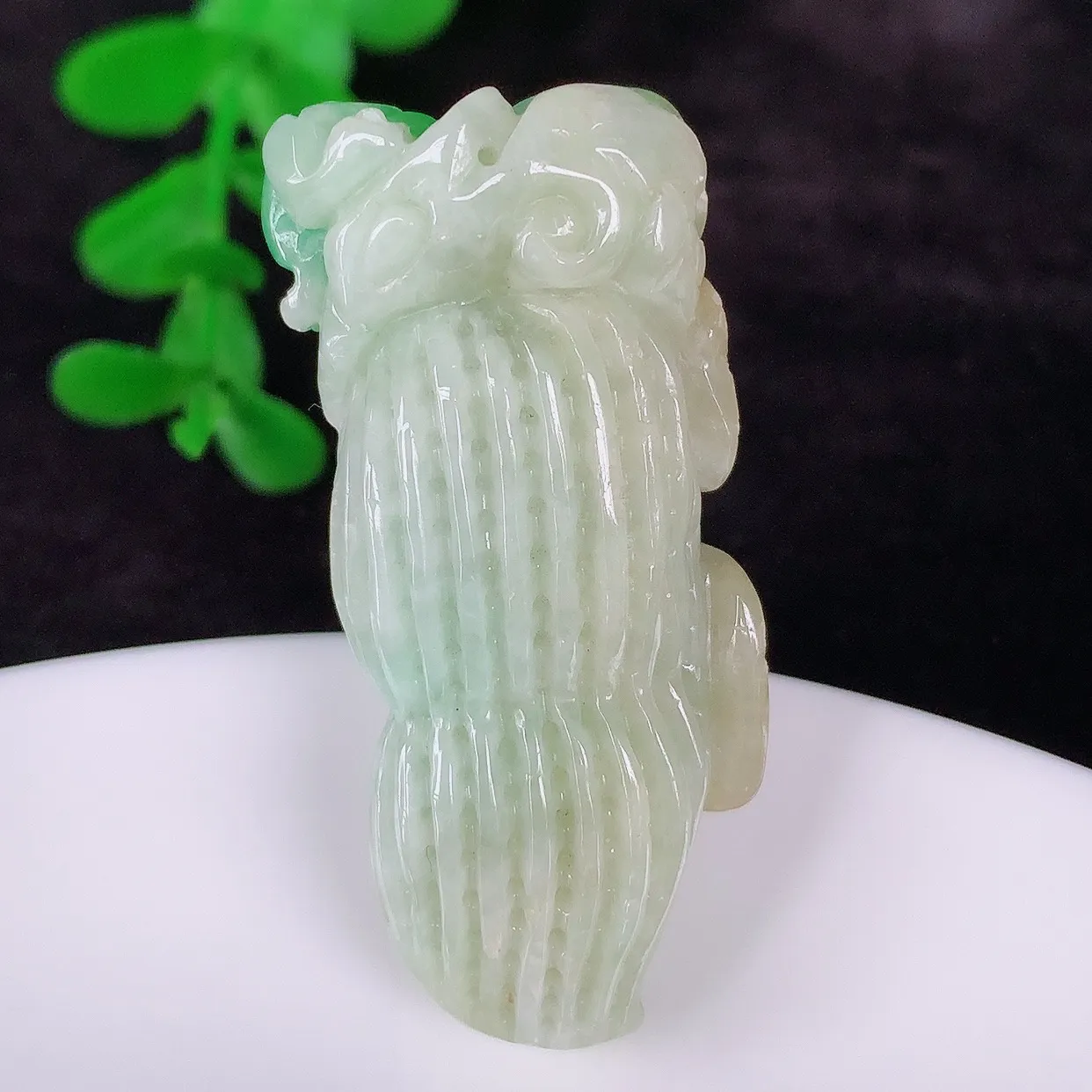 自然光实拍，厚装冰润冰糯种双彩黄加绿飘阳绿翡翠花生吊坠，好事发生，种老水足，翠色灵动，寓意美好，佩戴时尚出众！#01.21