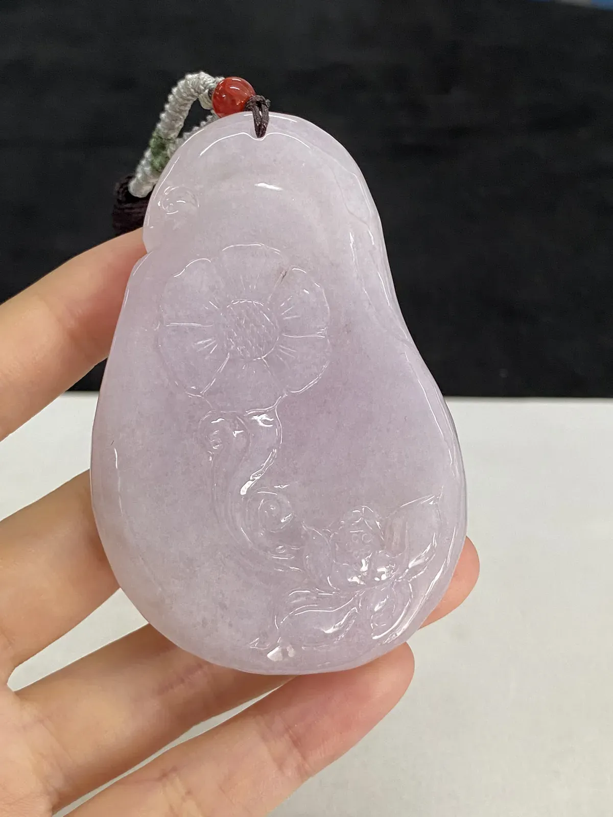 翡翠糯化种红色吊坠，配珠未测