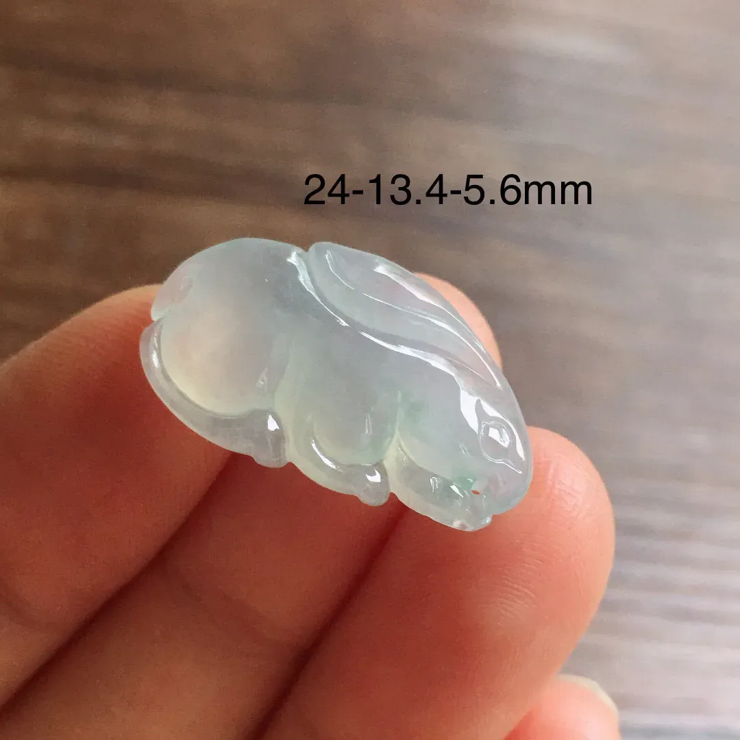 冰种小兔，冰润细腻，品相可爱，种水足，整体尺寸24*13.4*5.6