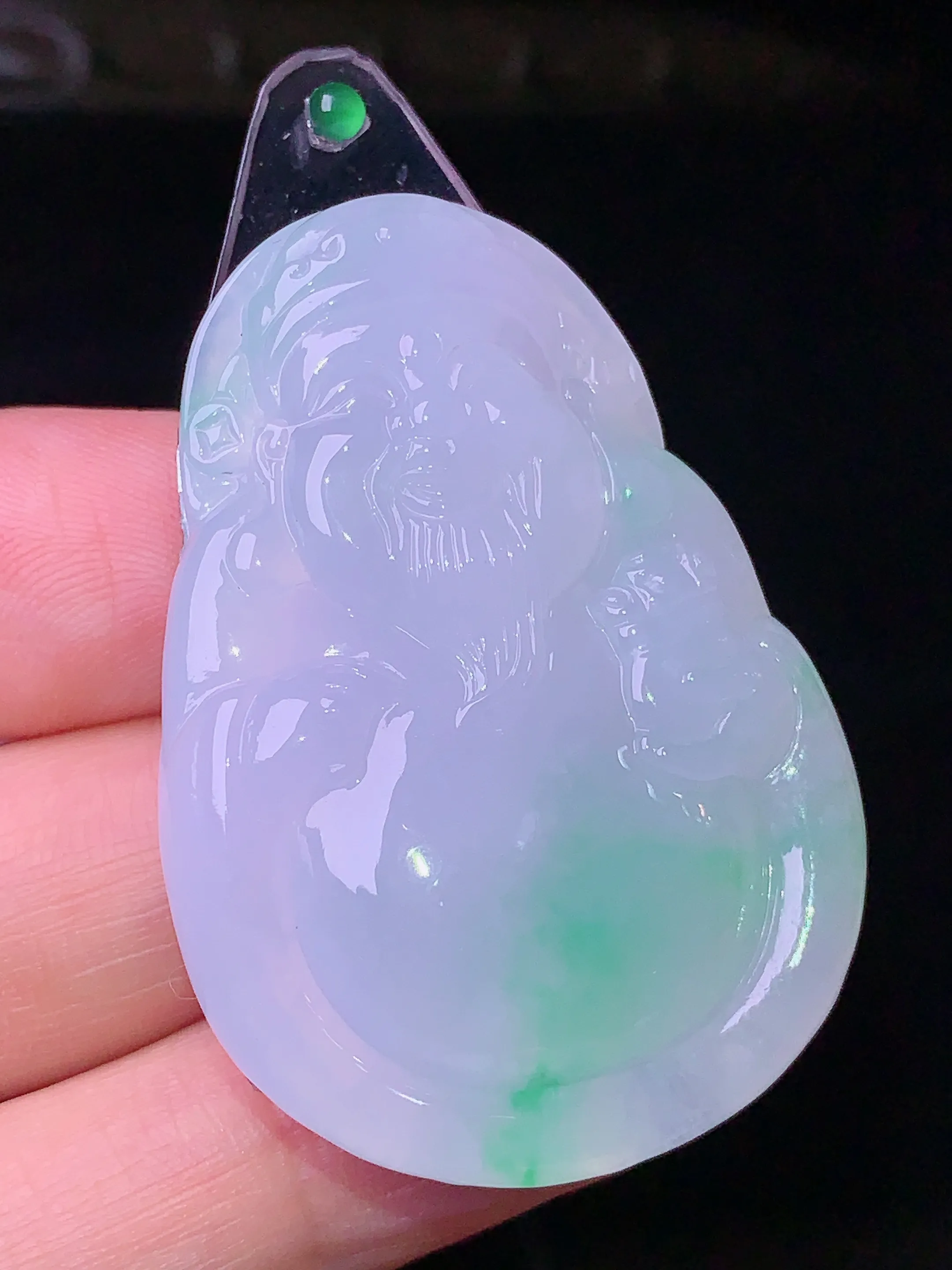 镶嵌款 飘绿财神吊坠 玉质细腻 水润亮眼  整体尺寸43*30*6.2