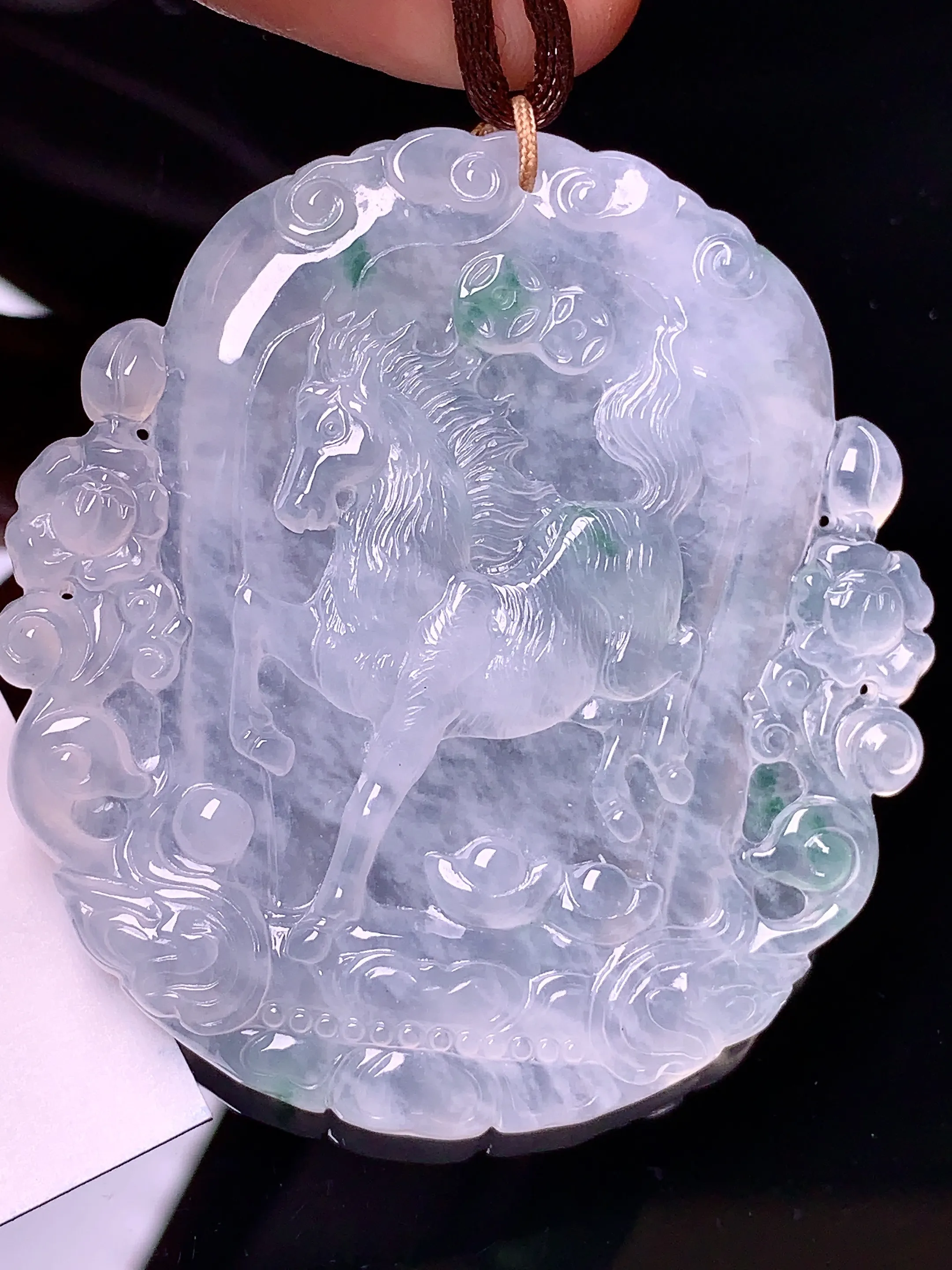 生肖马牌吊坠 玉质细腻 水润亮眼  整体尺寸53.6*50.2*5.5