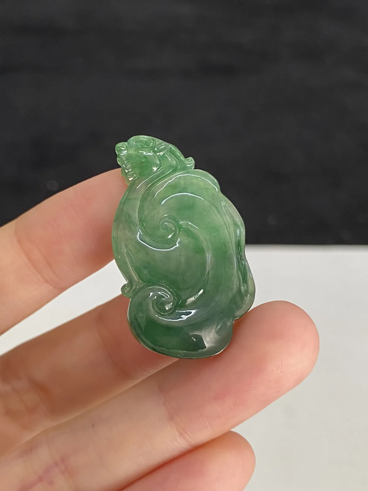 翡翠冰糯种浅绿色如意