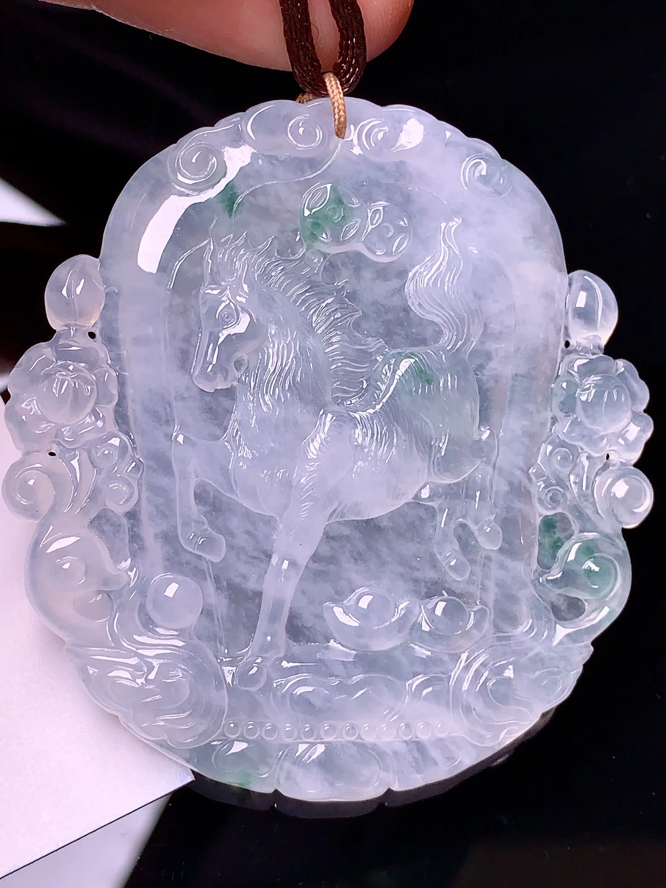 生肖马牌吊坠 玉质细腻 水润亮眼  整体尺寸53.6*50.2*5.5