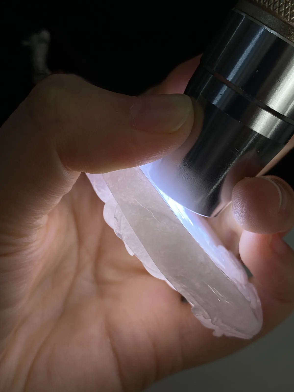 翡翠糯化种红色吊坠，配珠未测