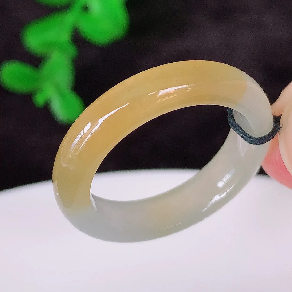 自然光实拍，冰润冰黄翡18.2mm内径翡翠指环，玉戒指，玉质莹润，好精美好冰润的指环，18圈口，上手纤巧！#1.21