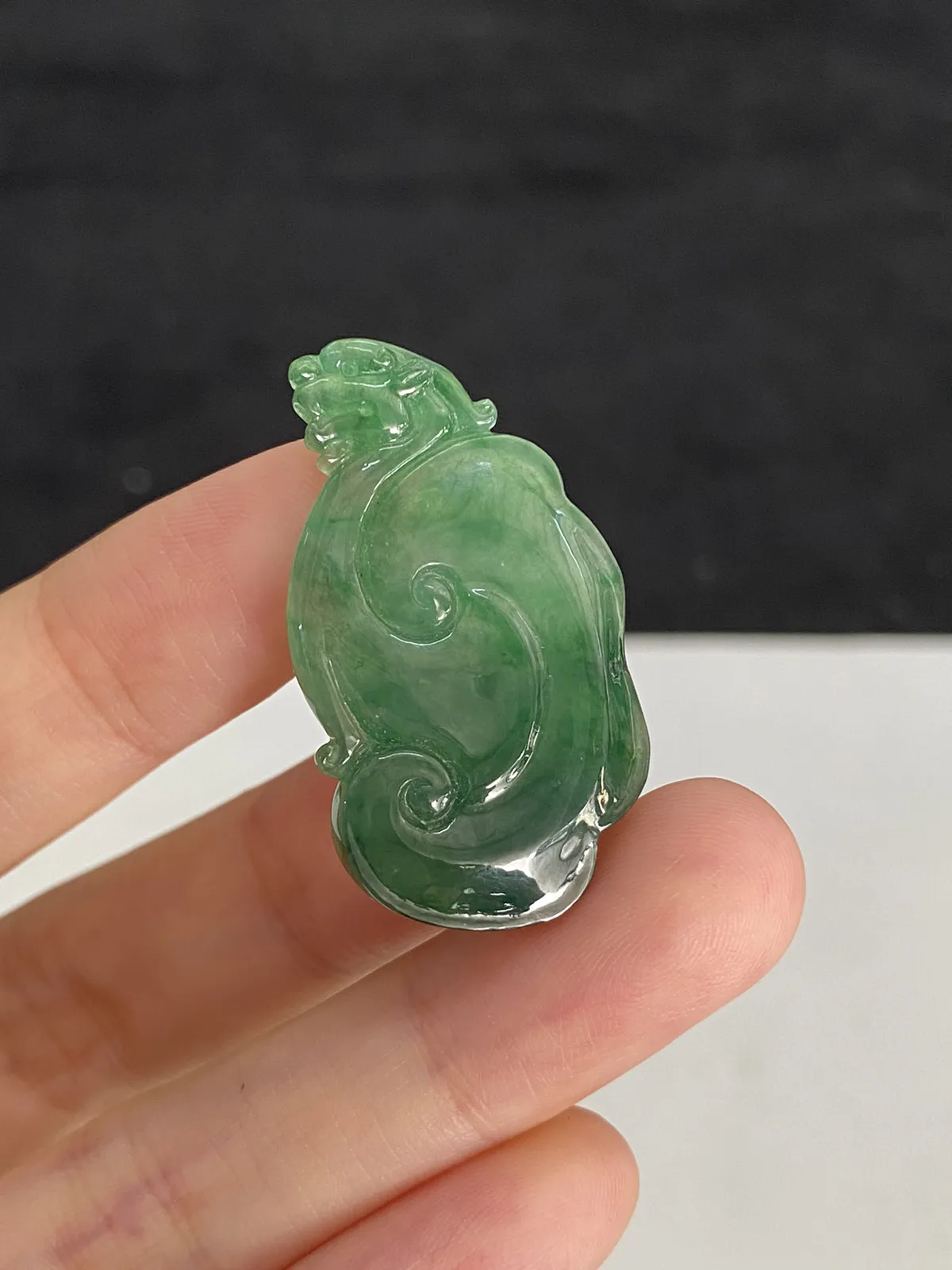 翡翠冰糯种浅绿色如意