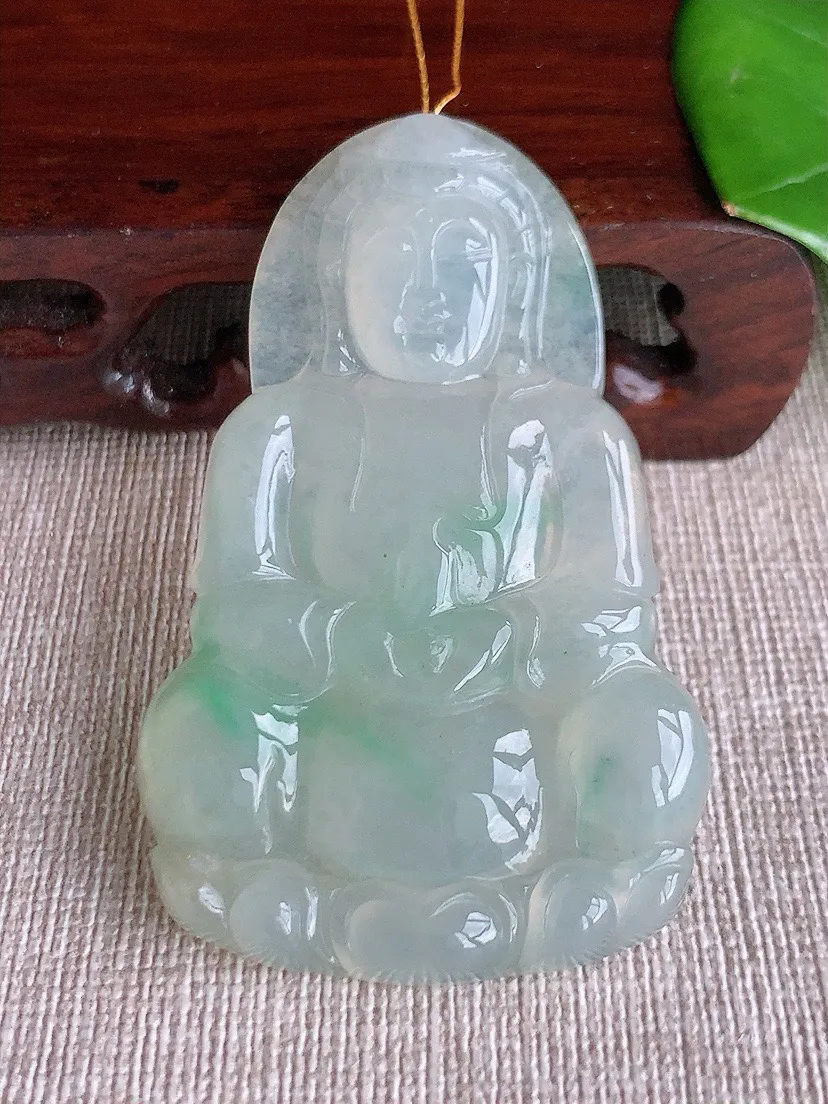 a货翡翠老坑冰种飘绿正装观音吊坠 尺寸61.5×38×5.6mm 重量22.96g 0622