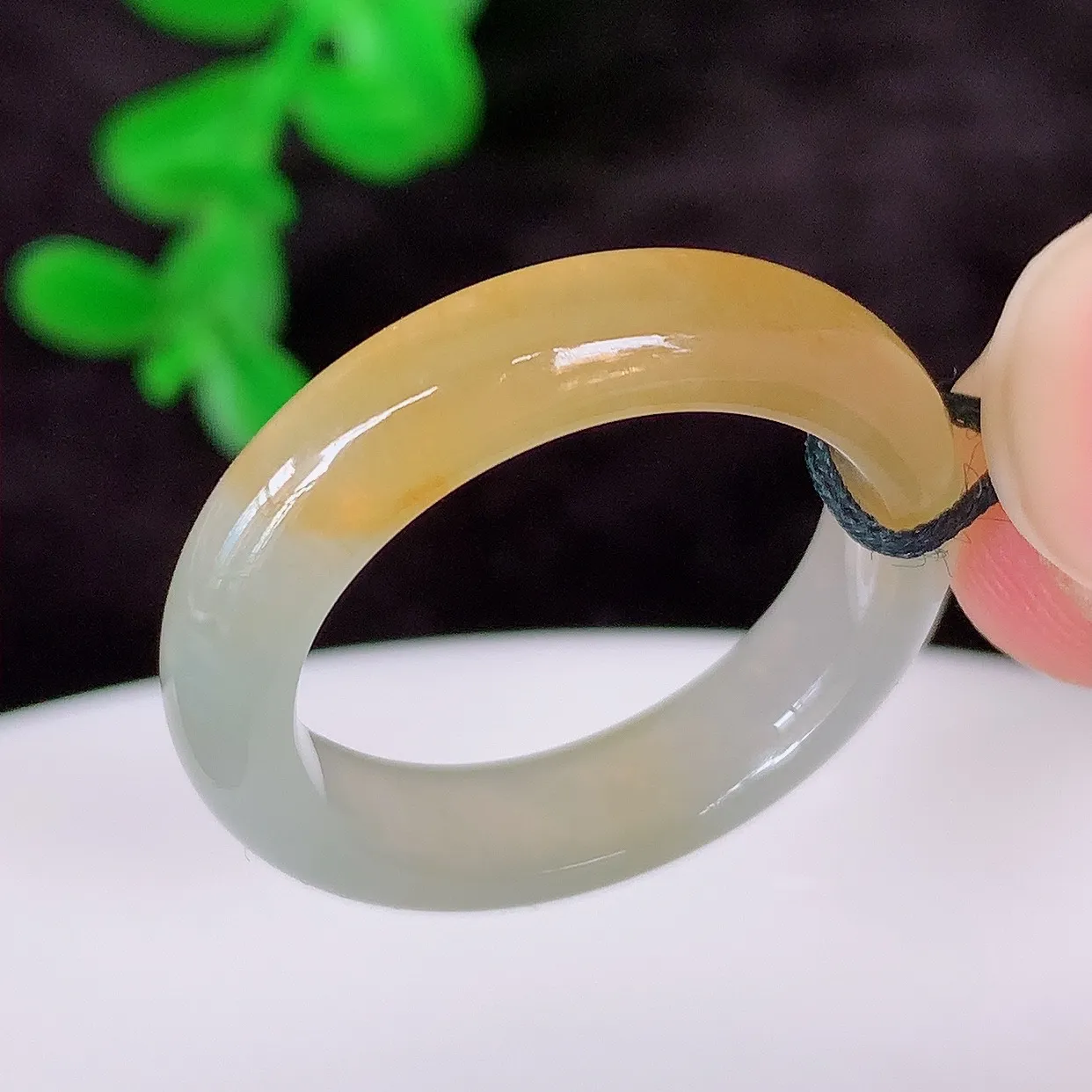 自然光实拍，冰润冰黄翡18.2mm内径翡翠指环，玉戒指，玉质莹润，好精美好冰润的指环，18圈口，上手纤巧！#1.21
