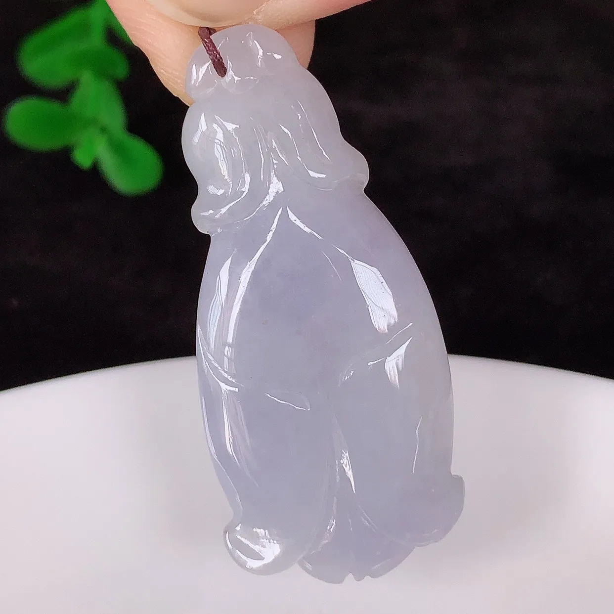 自然光实拍，冰润冰糯种紫罗兰翡翠玉兰花吊坠，种老水足，翠色灵动，寓意美好，佩戴时尚出众！#41.21