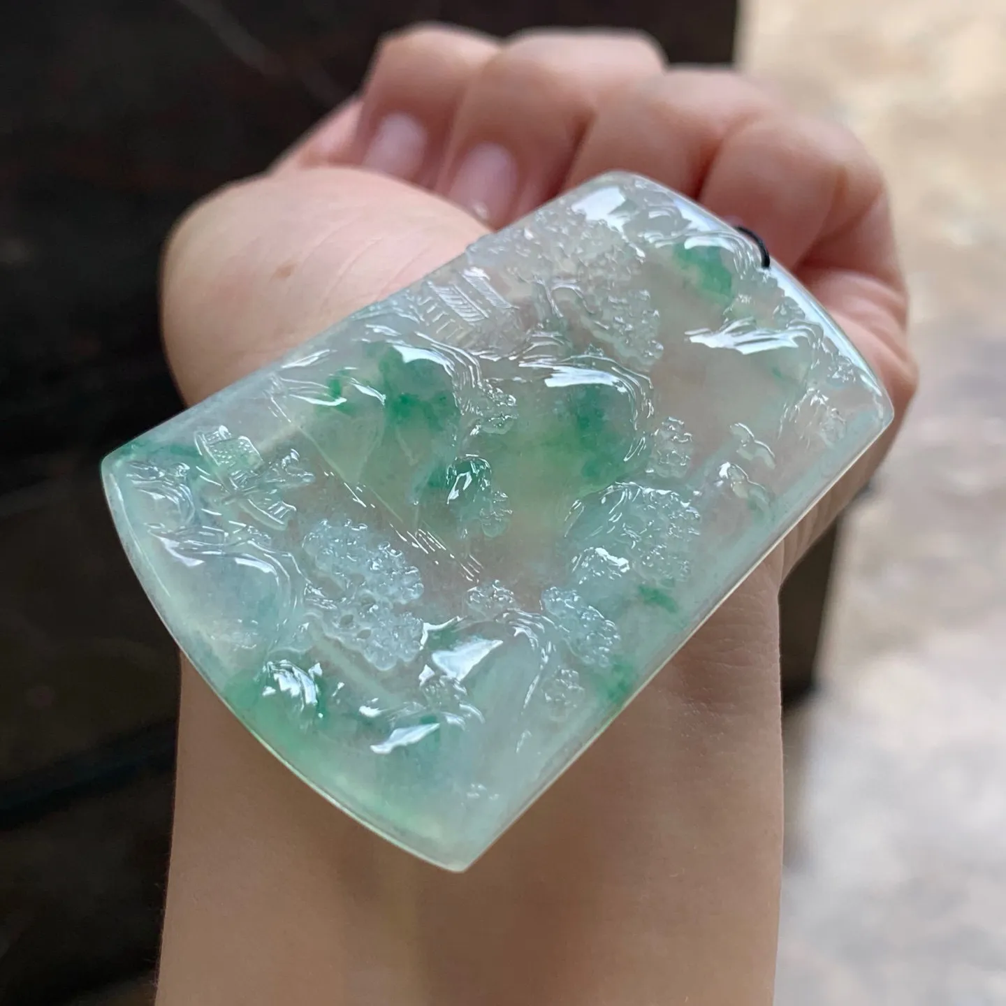 冰种色花山水牌
清爽