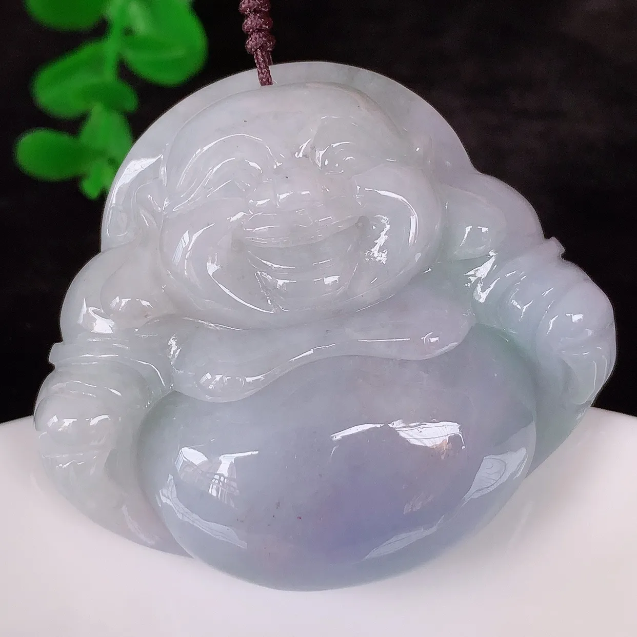 自然光实拍，大件厚装冰润冰糯种紫罗兰翡翠佛公吊坠，饱满， 佛公亦保平安，寓意有福（佛公）相伴，配戴优
