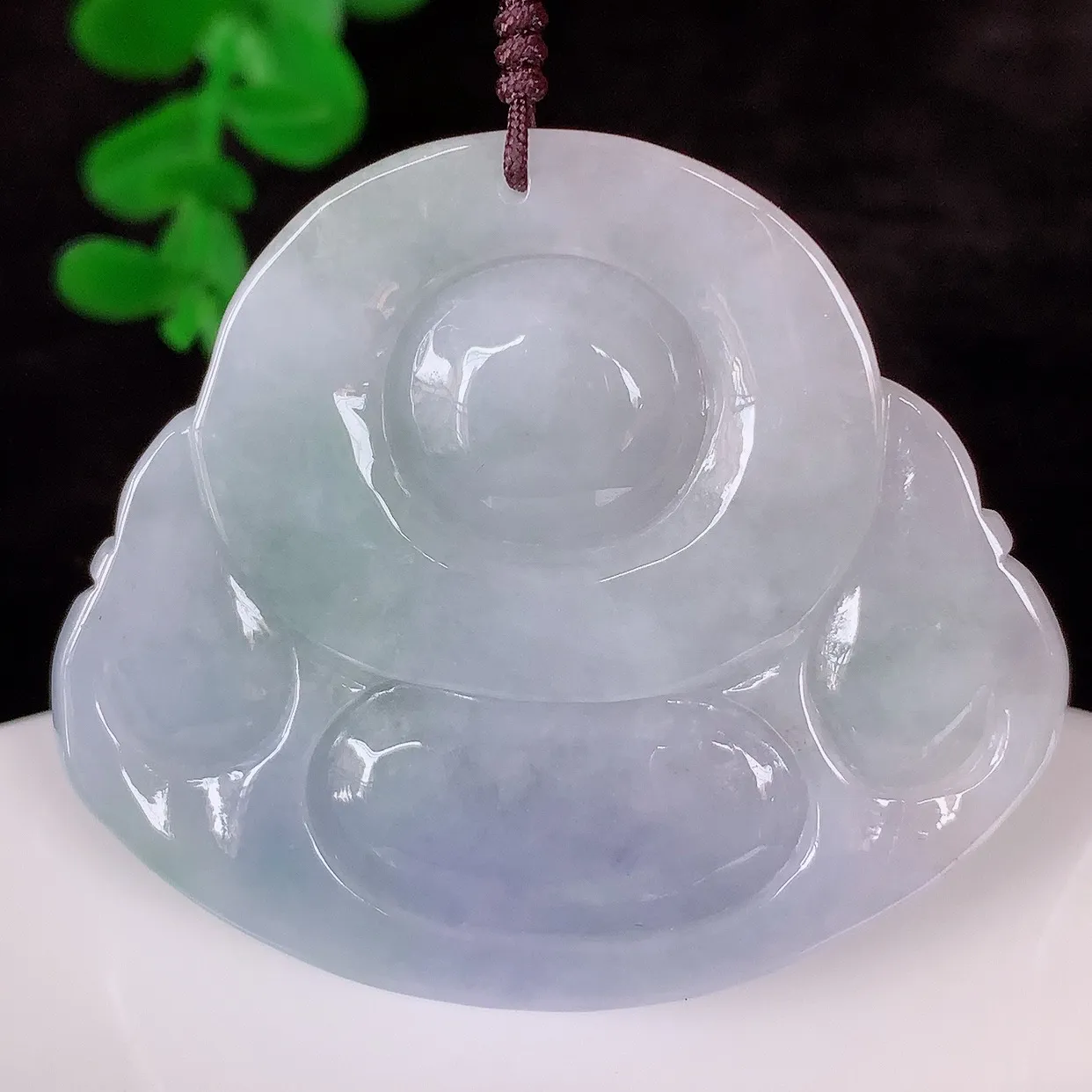 自然光实拍，大件厚装冰润冰糯种紫罗兰翡翠佛公吊坠，饱满， 佛公亦保平安，寓意有福（佛公）相伴，配戴优雅迷人！#41.21