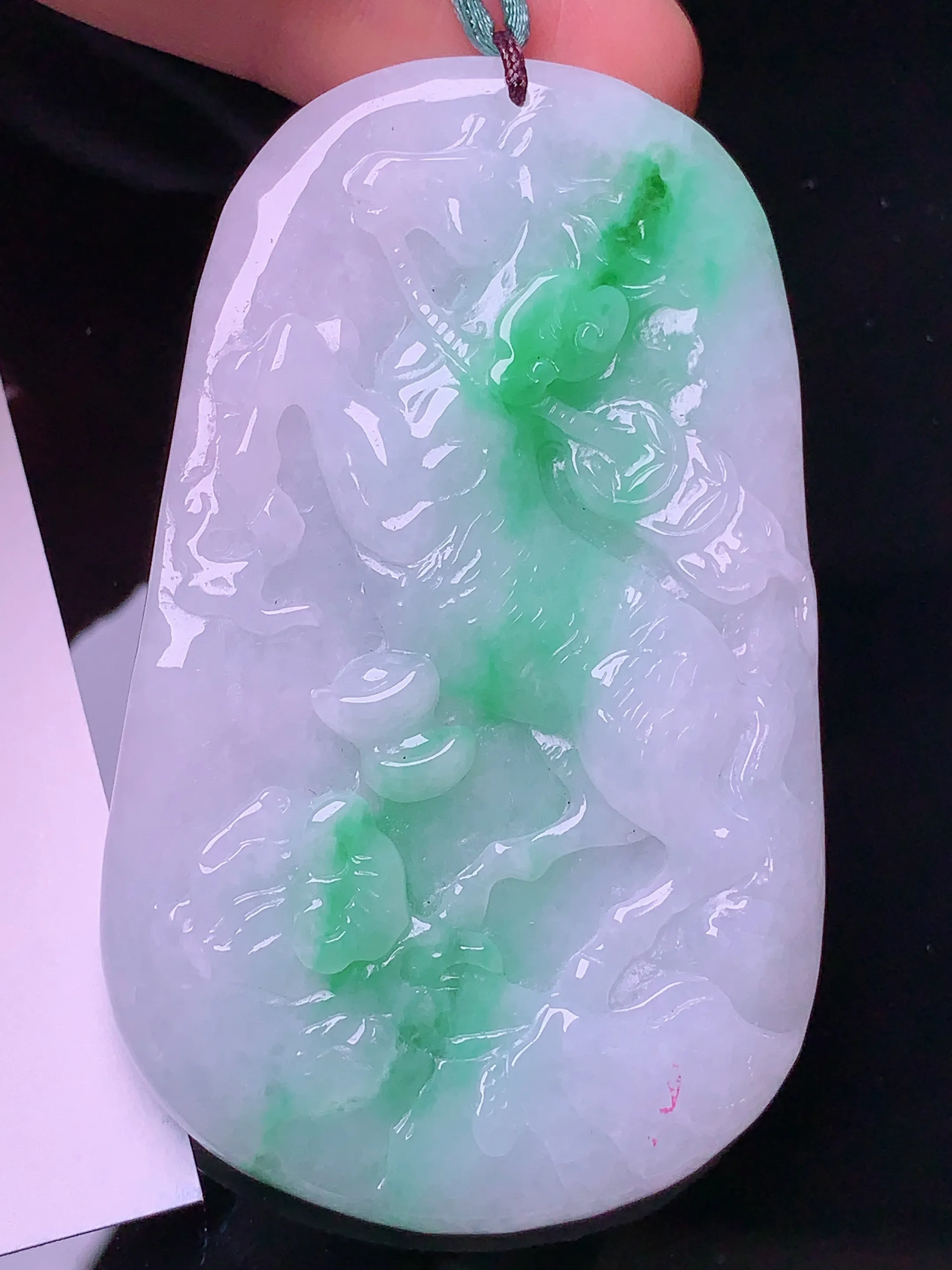 飘绿马上有钱牌吊坠 玉质细腻 水润亮眼  整体尺寸60.8*37.2*5.3