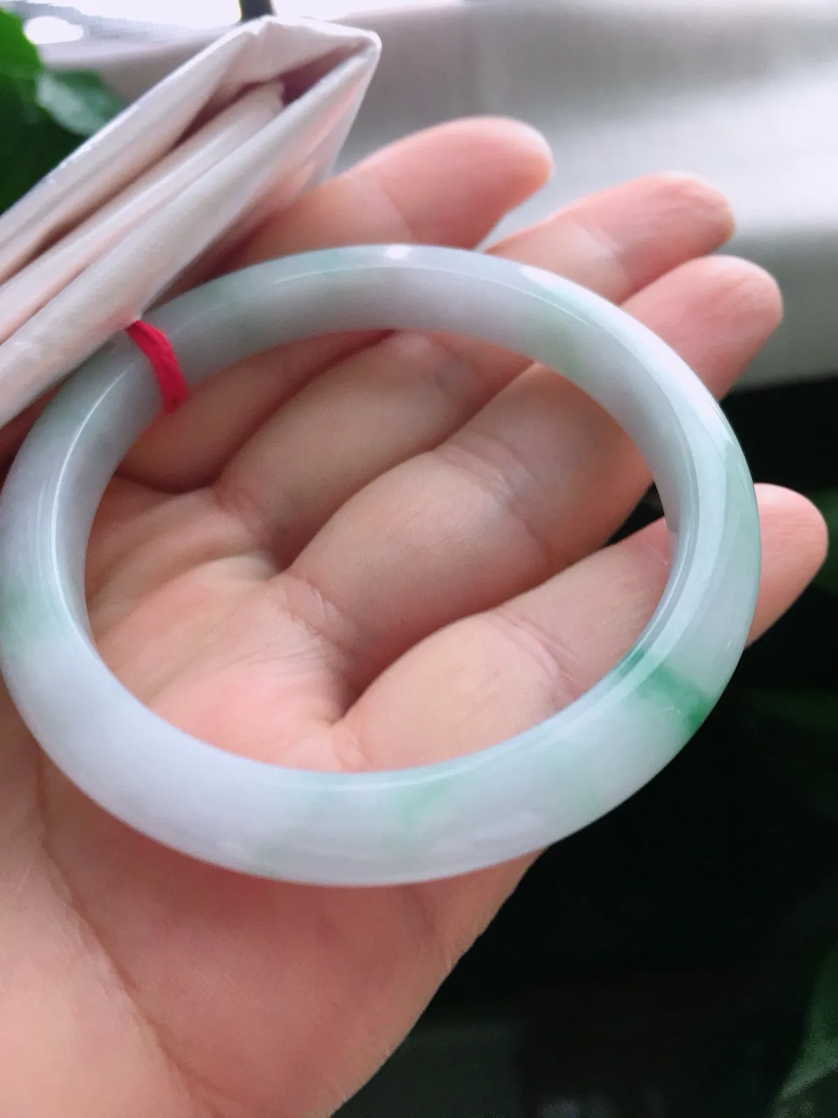 圈口54.5，正圈手镯，飘花，玉质水润，尺寸54.5-8.5-7.6mm