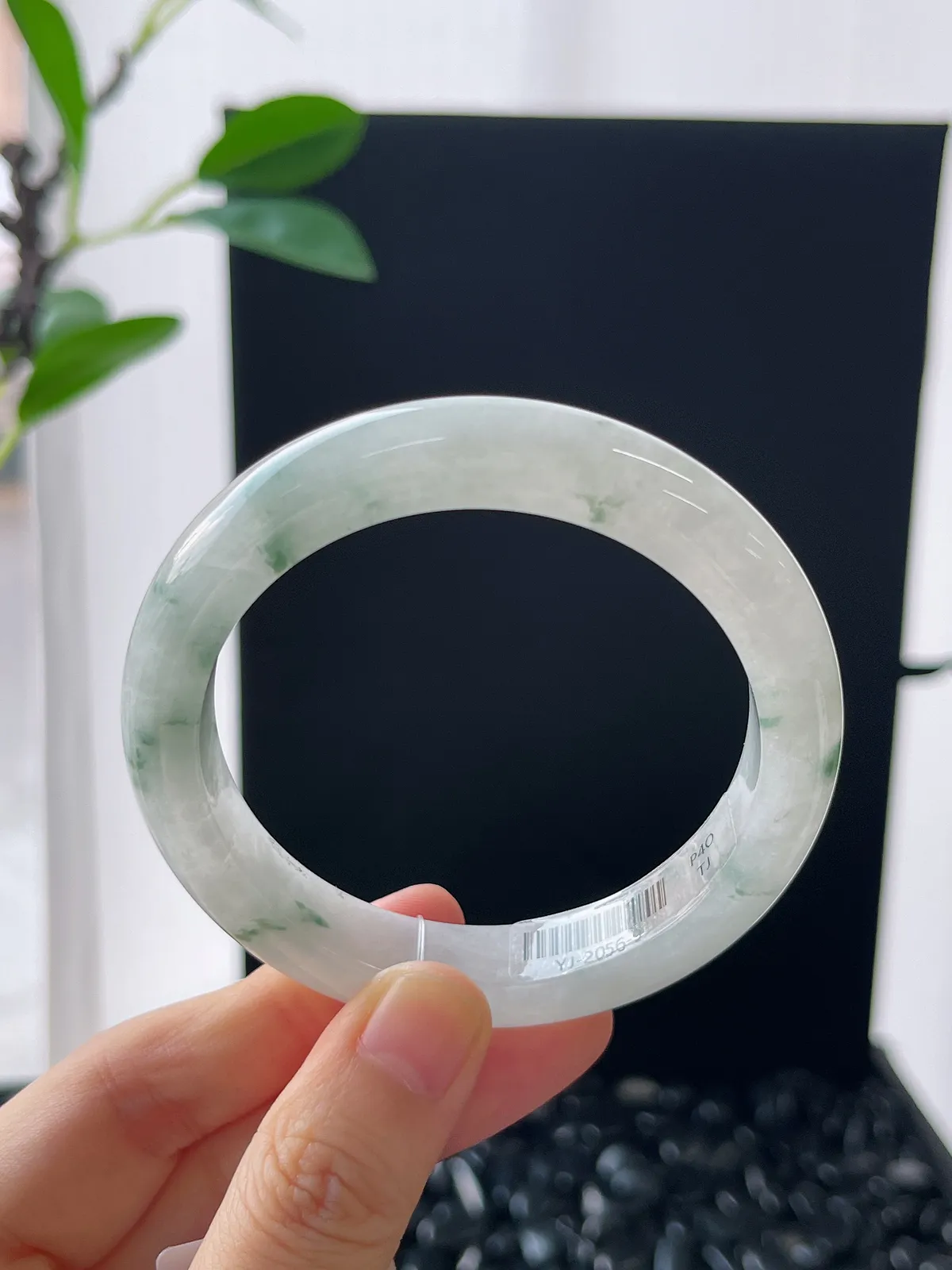 正圈54圈口，翡翠糯化种飘绿手镯