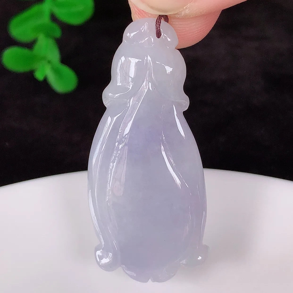 自然光实拍，冰润冰糯种紫罗兰翡翠玉兰花吊坠，种老水足，翠色灵动，寓意美好，佩戴时尚出众！#41.21