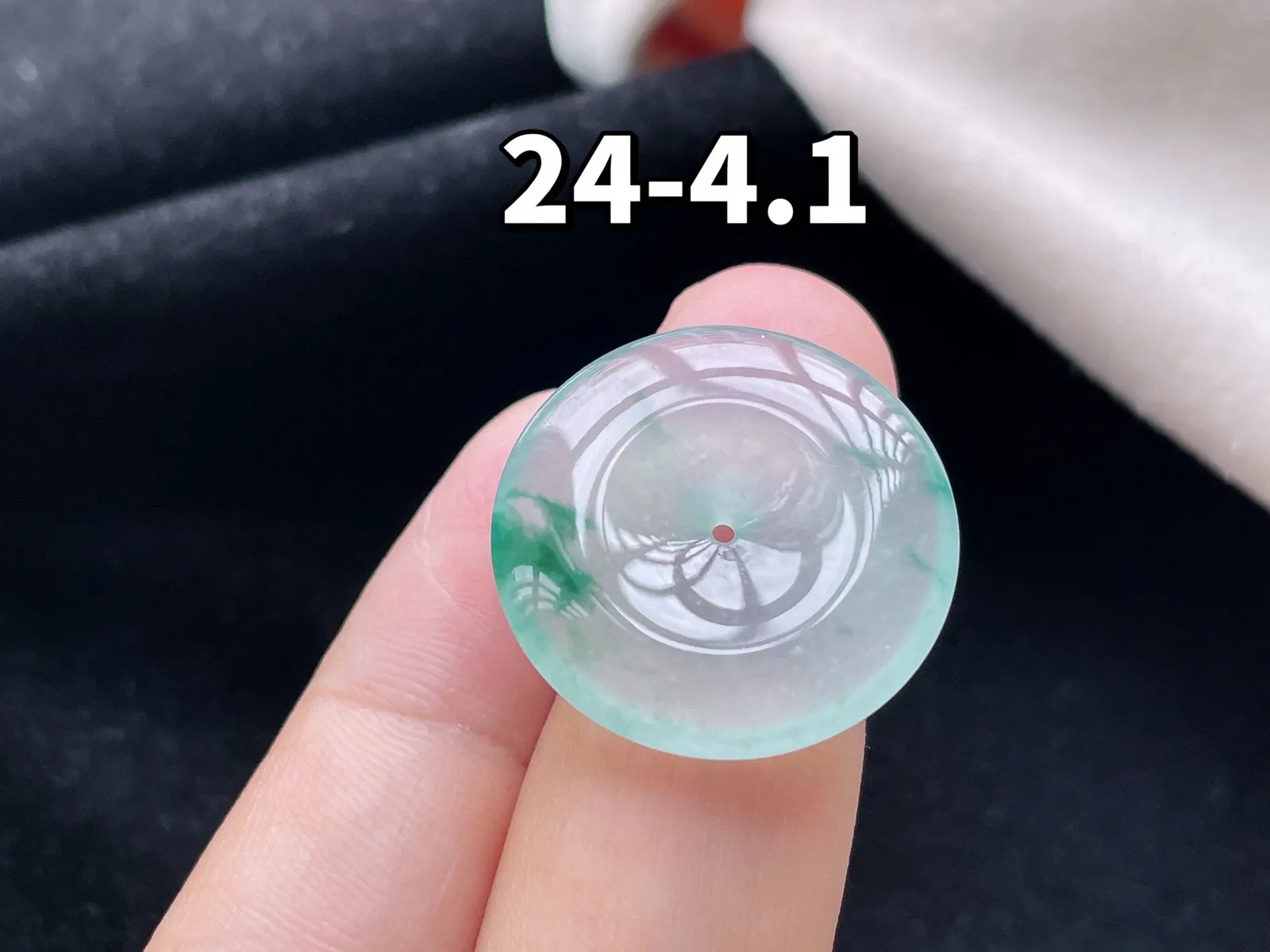 冰种飘花·平安扣

裸24-4.1