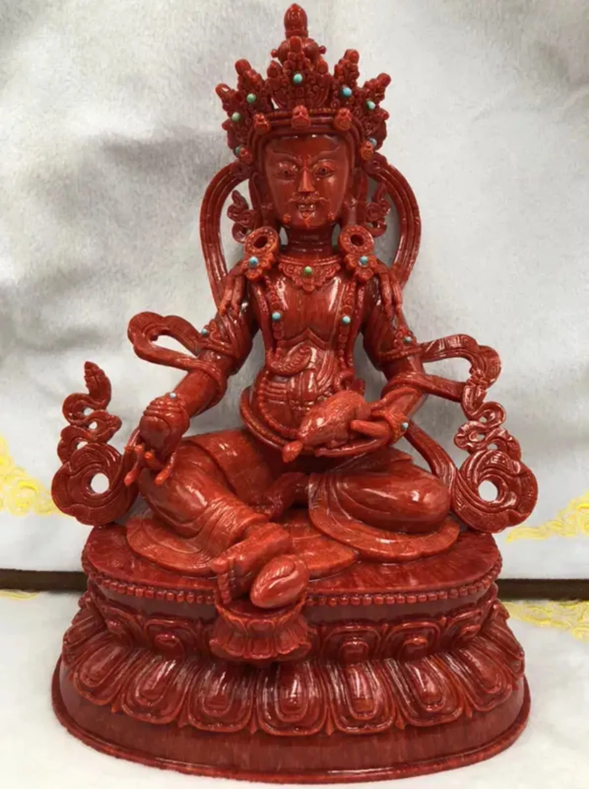【天然红珊瑚财神大摆件】西班牙产地，科西卡珊瑚料，深红颜色，釆用台湾拼接手工工艺，精雕细镂，底部有开