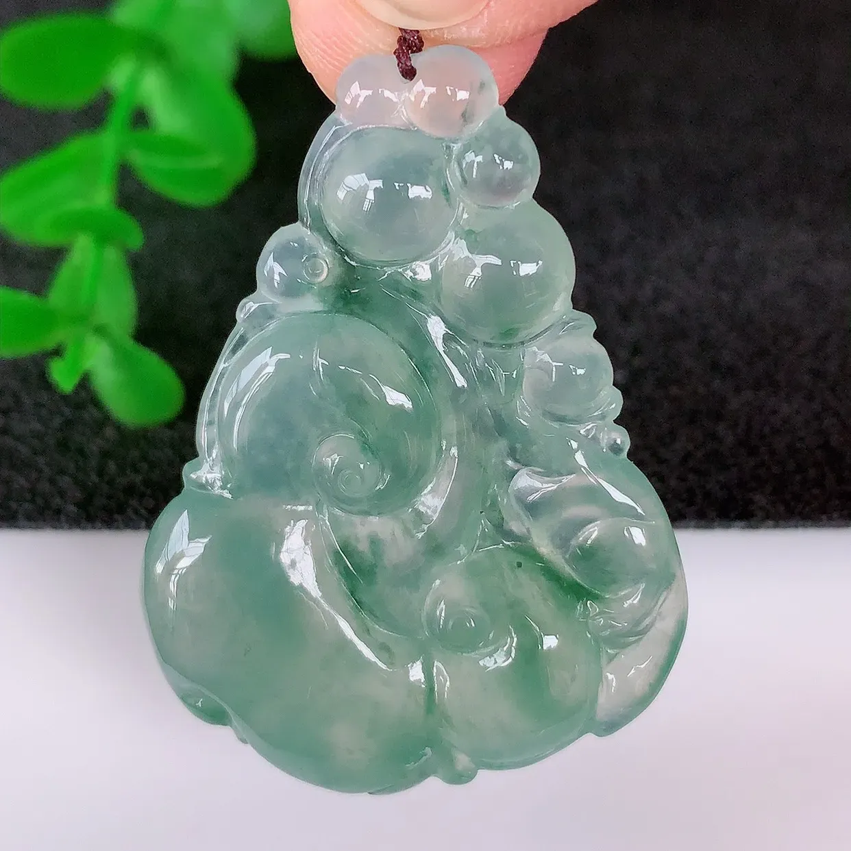 自然光实拍，冰种飘花翡翠如意吊坠，翡翠如意，上身效果非常美，饱满大气，工艺美，万事如意，如意一生 #01.21