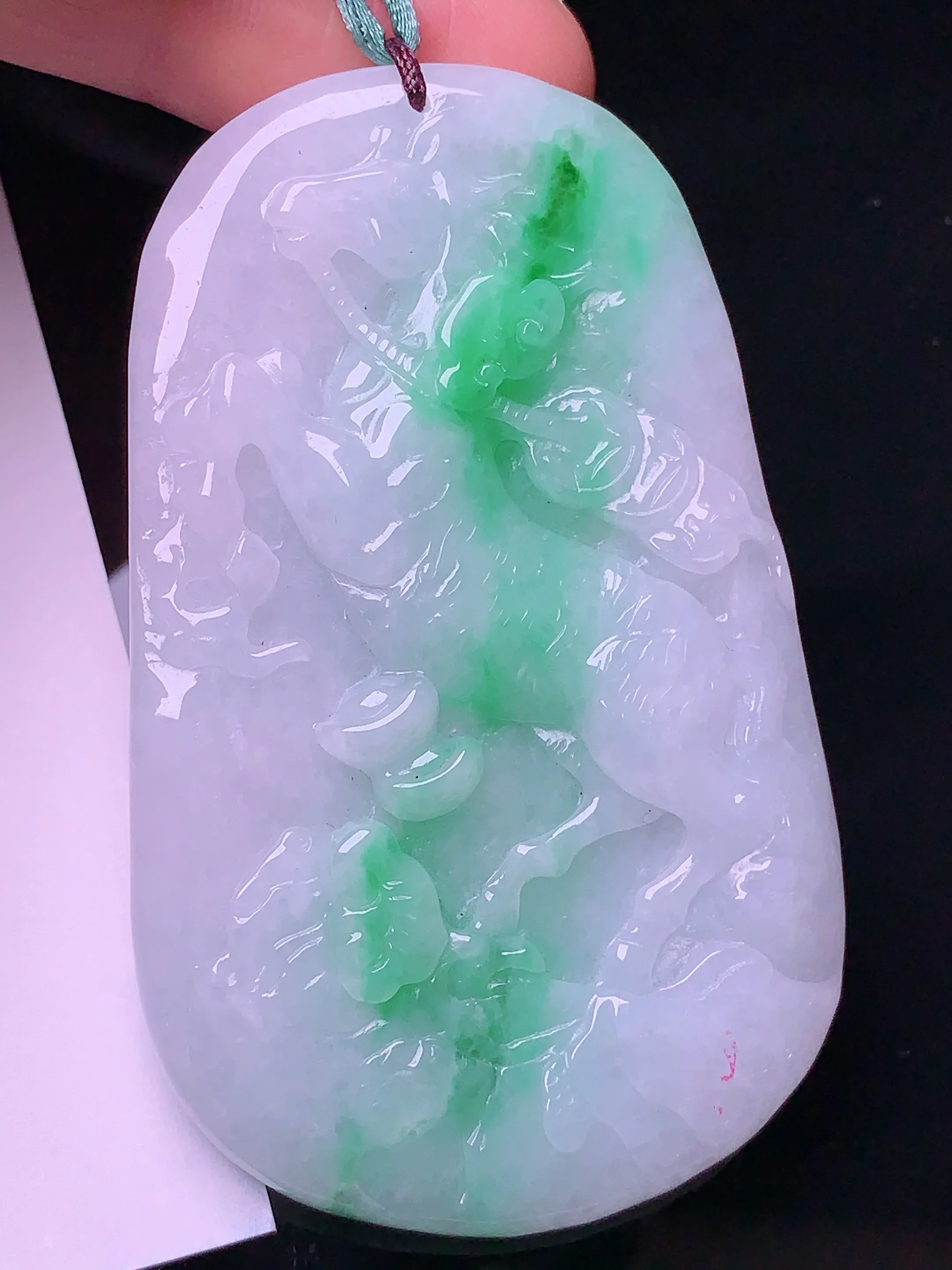 飘绿马上有钱牌吊坠 玉质细腻 水润亮眼  整体尺寸60.8*37.2*5.3