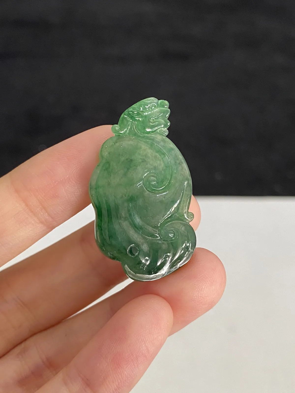 翡翠冰糯种浅绿色如意