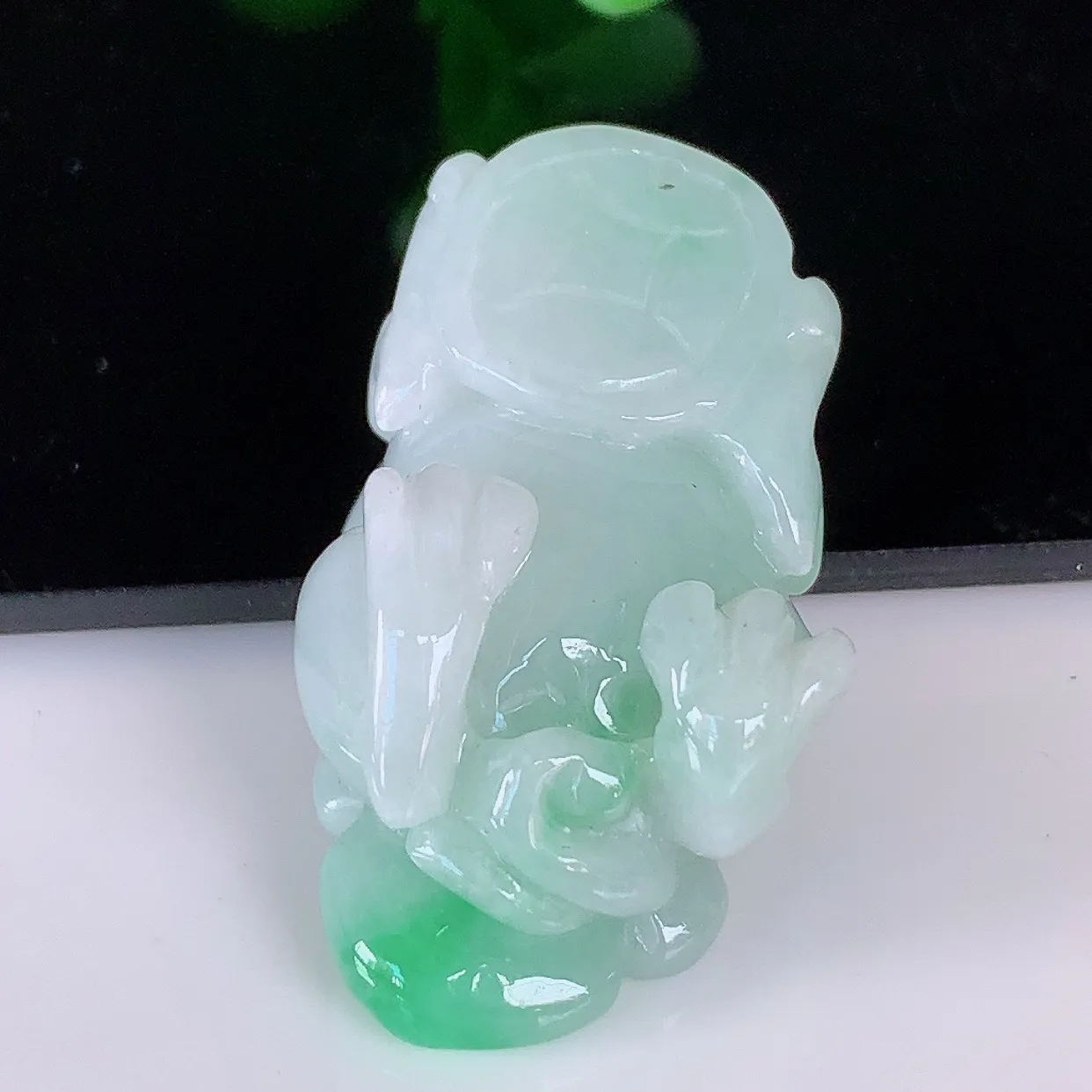 自然光实拍，冰润冰糯种飘阳绿翡翠招财貔貅吊坠，民间有“一摸貔貅运程旺盛，再摸貔貅财运滚滚，三摸貔貅平步青云 ”的美好祝愿。#87.21