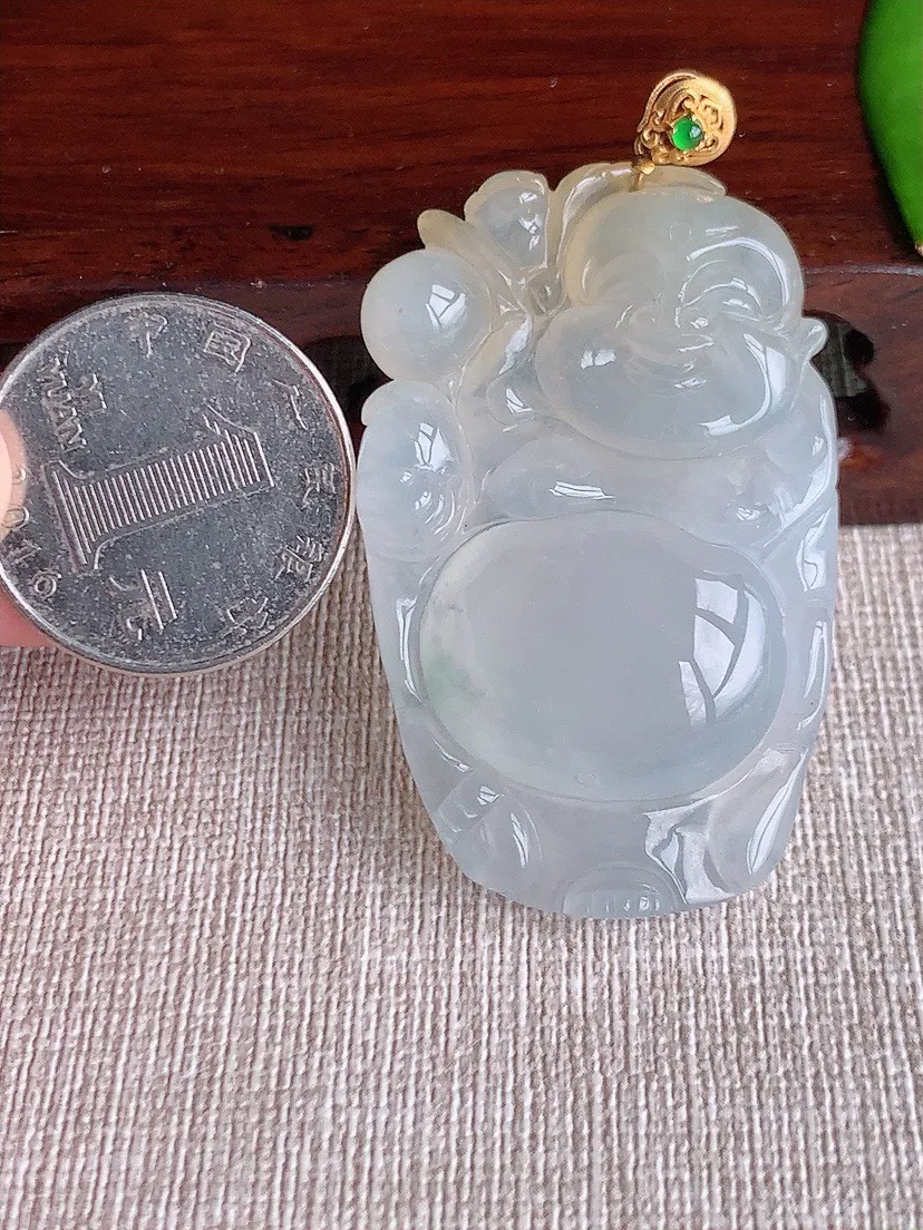 a货翡翠老坑冰种18K金扣头飘黄翡逍遥佛吊坠 尺寸48.6×30.6×8.6mm 重量23.14g 0622