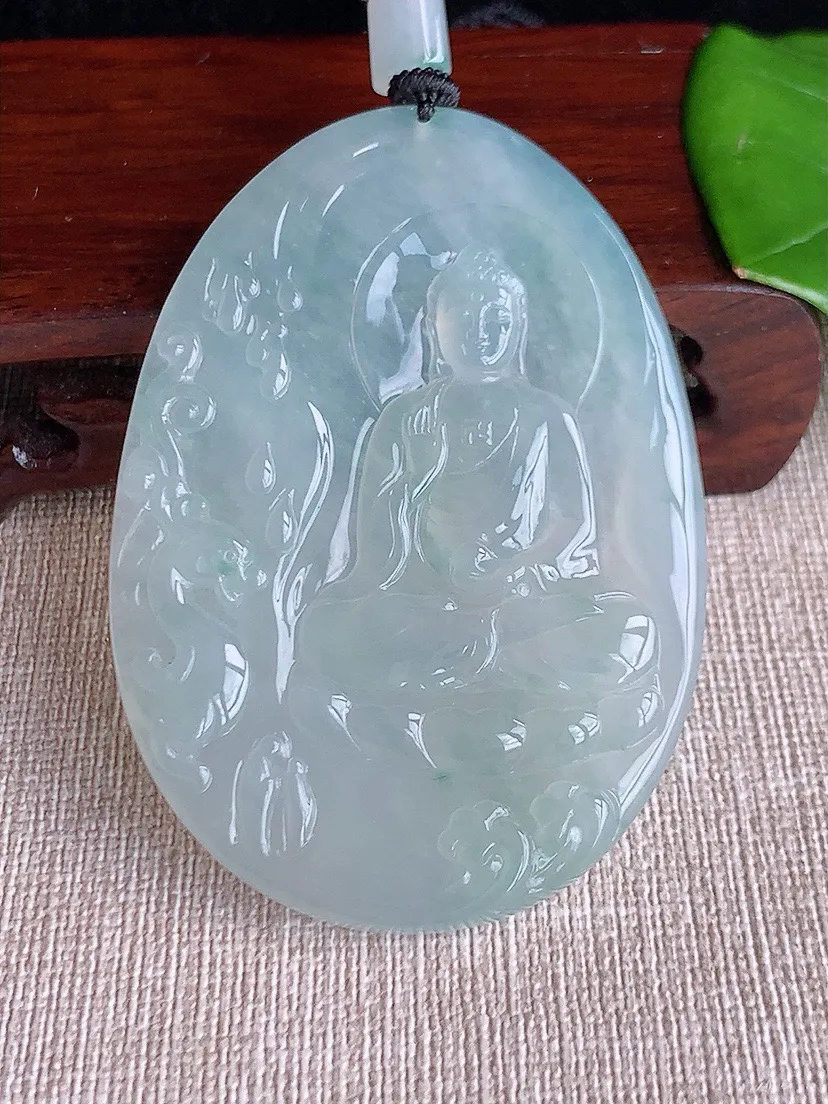 a货翡翠老坑冰种晴水大日如来吊坠 尺寸66.6×46.6×5mm 重量38.46g 0622