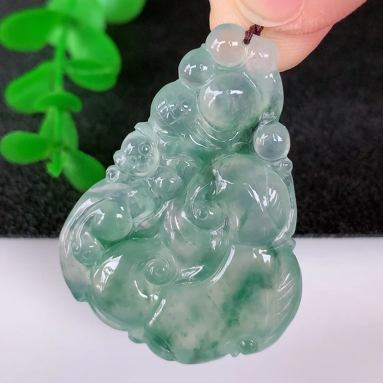 自然光实拍，冰种飘花翡翠如意吊坠，翡翠如意，上身效果非常美，饱满大气，工艺美，万事如意，如意一生 #01.21