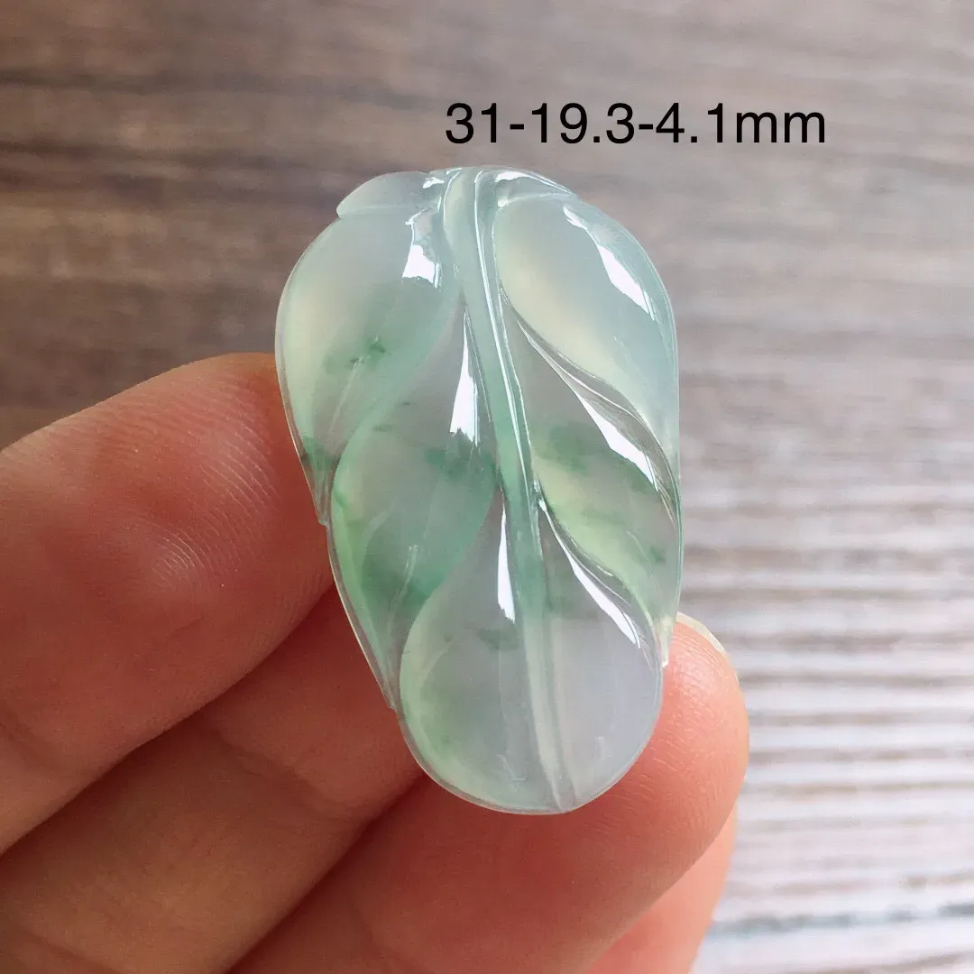 冰飘花树叶，冰润光泽，玉质细腻，种水足，整体尺寸31*19.3*4.1