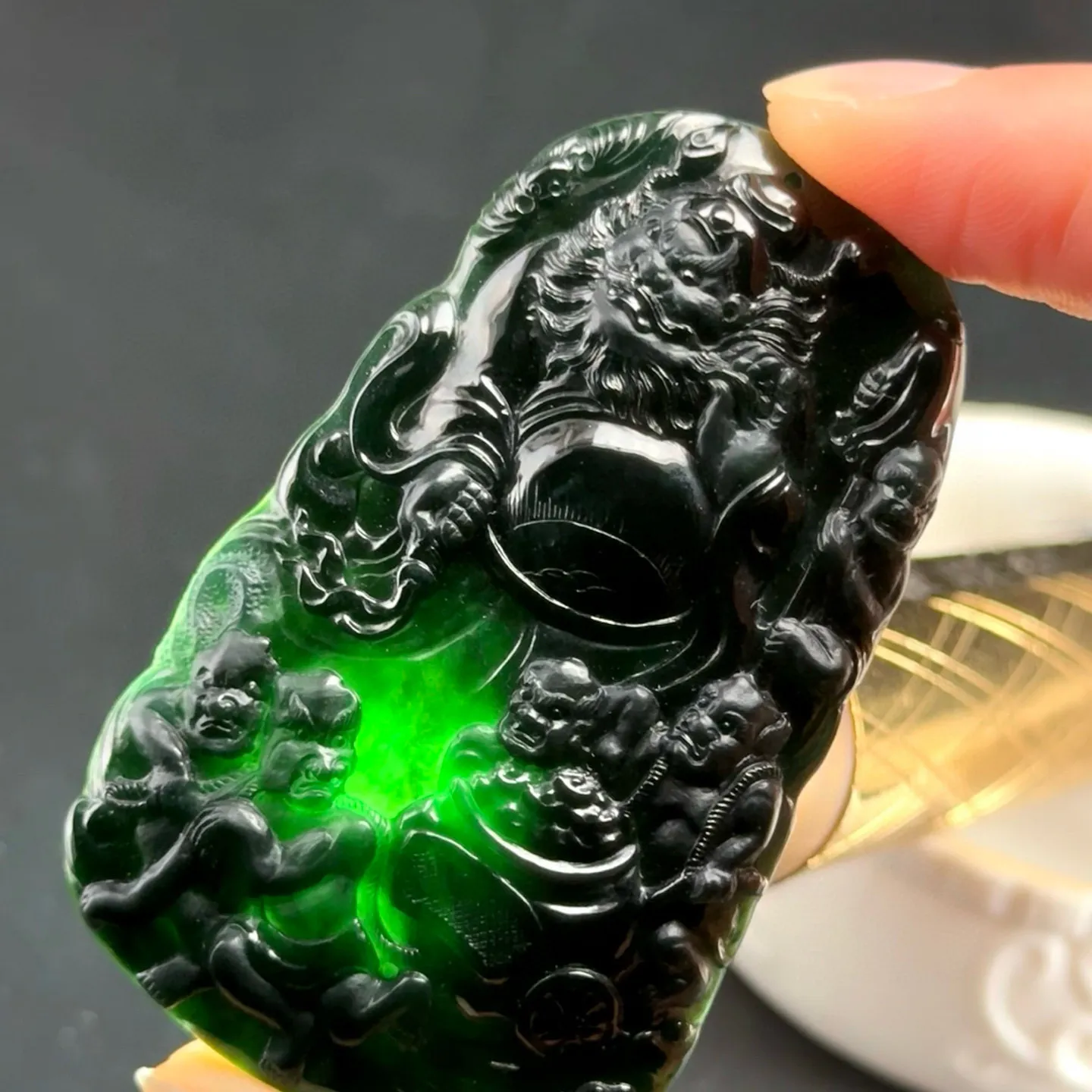 精品墨翠钟馗 种好色正 黑度极好 打灯通透 油性十足