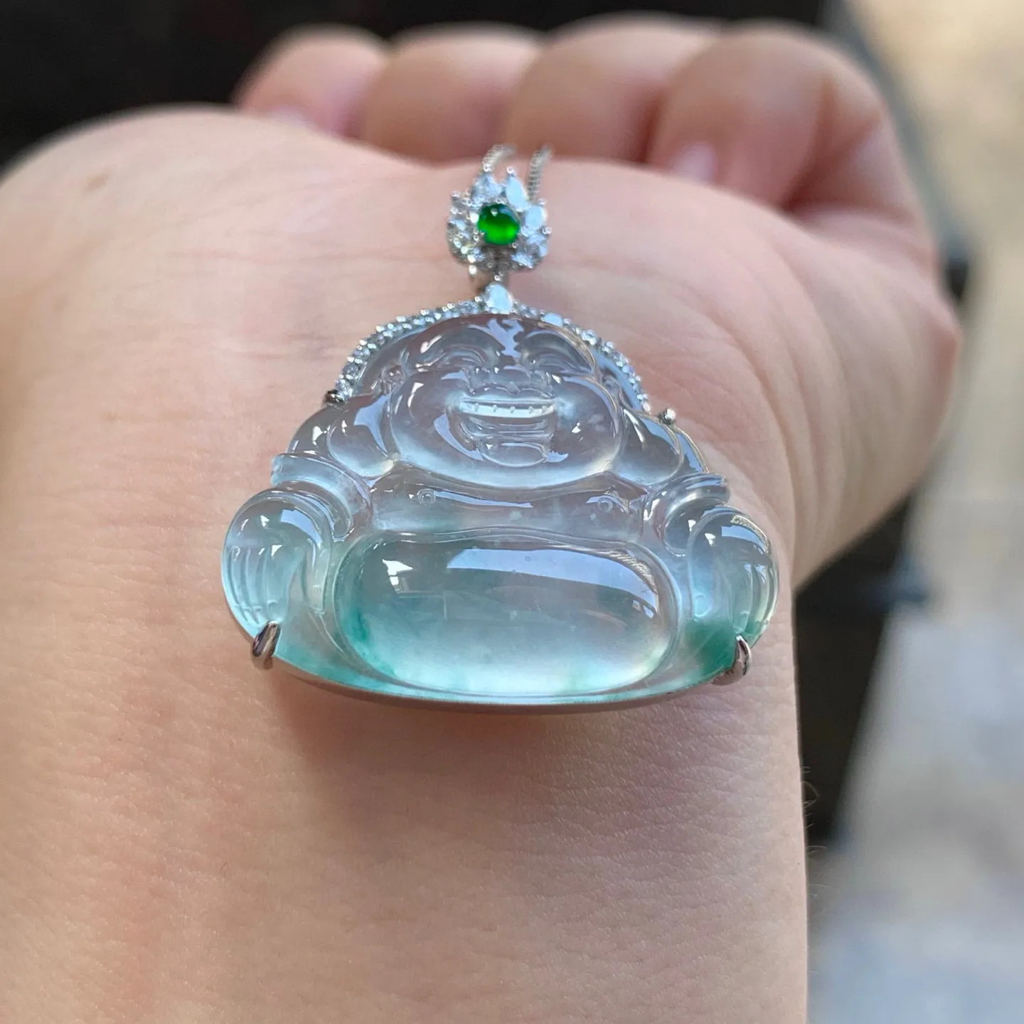 冰种飘花坐佛
种老 真金镶嵌
