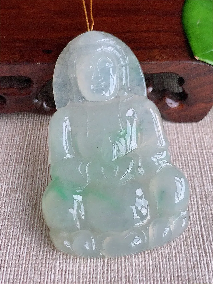 a货翡翠老坑冰种飘绿正装观音吊坠 尺寸61.5×38×5.6mm 重量22.96g 0622