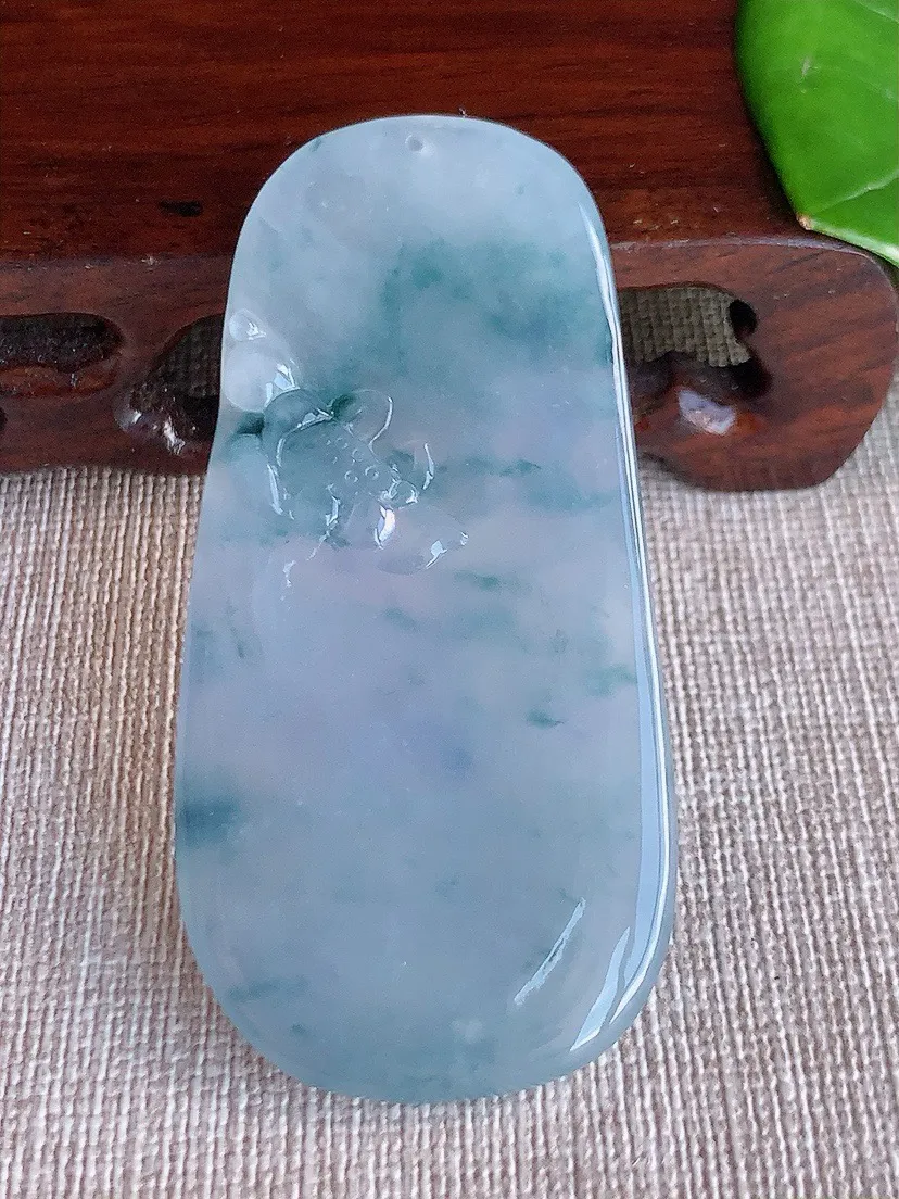a货翡翠老坑冰种紫罗兰飘花观音吊坠 尺寸63×30.5×5.6mm 重量25.03g 0622
