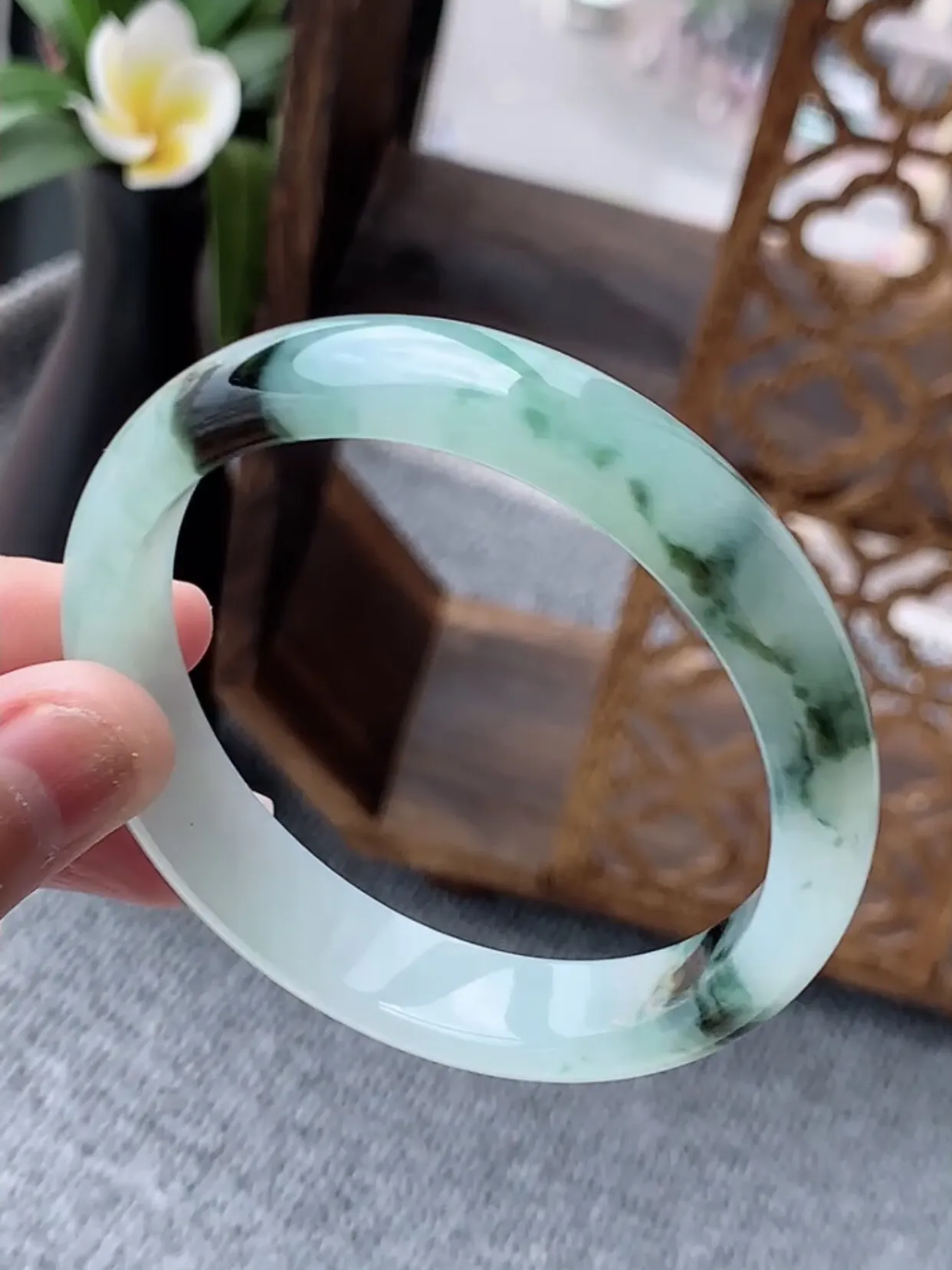 a货翡翠老坑种飘花正装正圈手镯56-57圈口 尺寸56×11.5×6.7mm 重量43.45g 0622