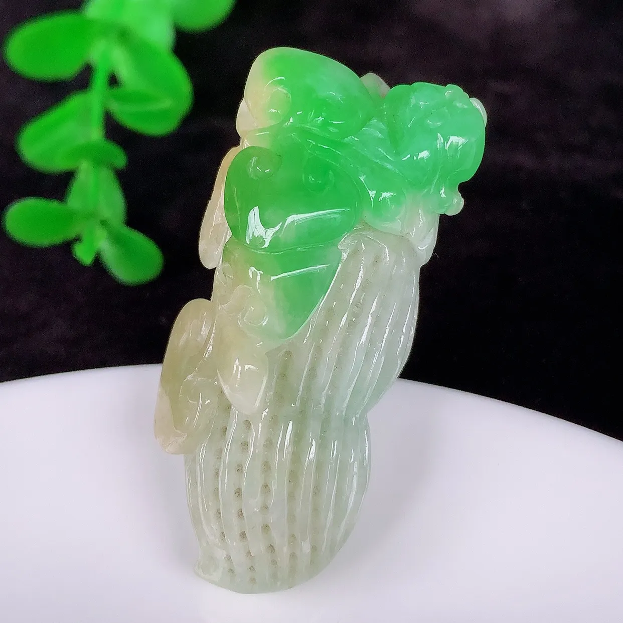 自然光实拍，厚装冰润冰糯种双彩黄加绿飘阳绿翡翠花生吊坠，好事发生，种老水足，翠色灵动，寓意美好，佩戴时尚出众！#01.21