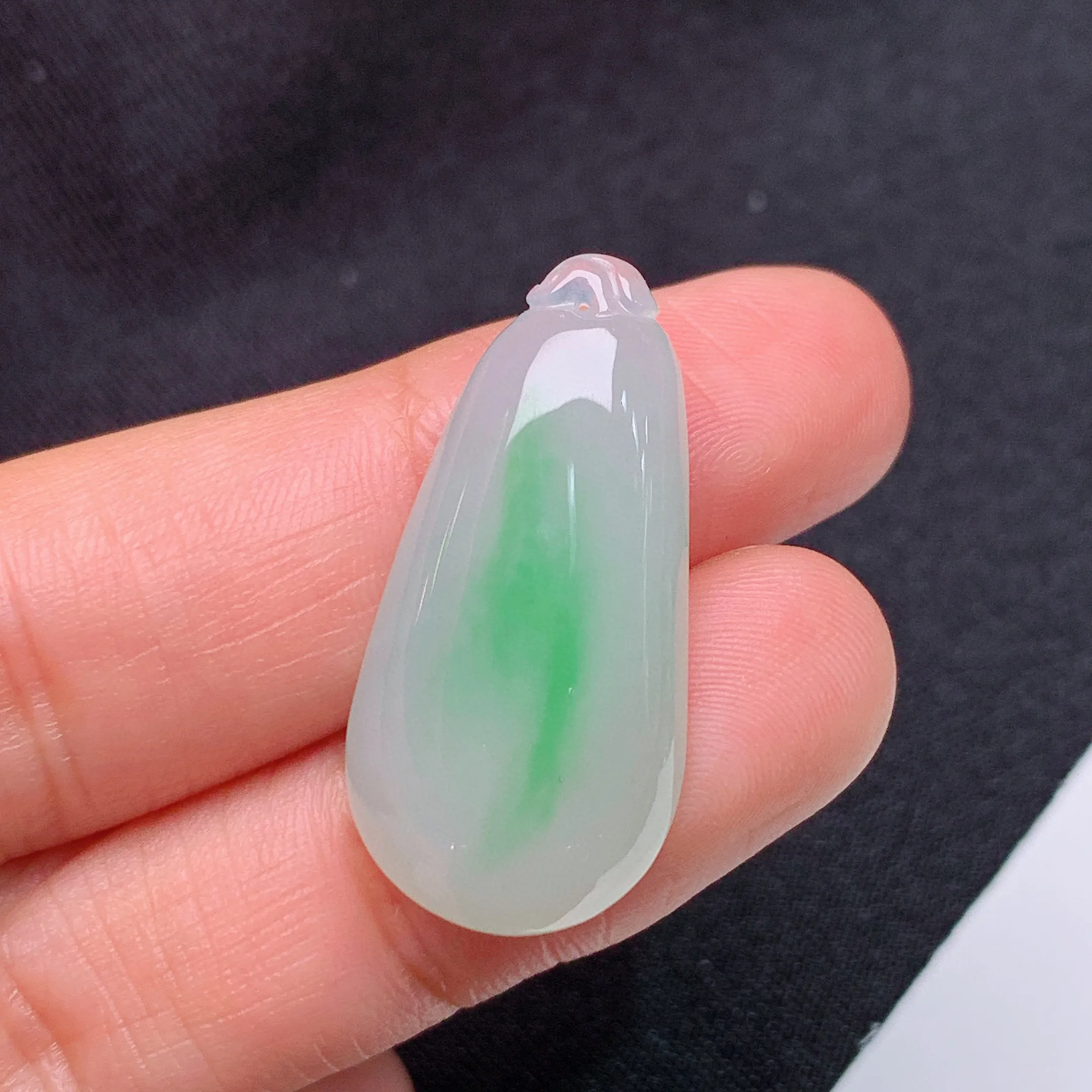 冰飘绿福瓜，镶嵌佳品，冰润饱满，玉质细腻，种水足 整体尺寸28*13.9*5.5